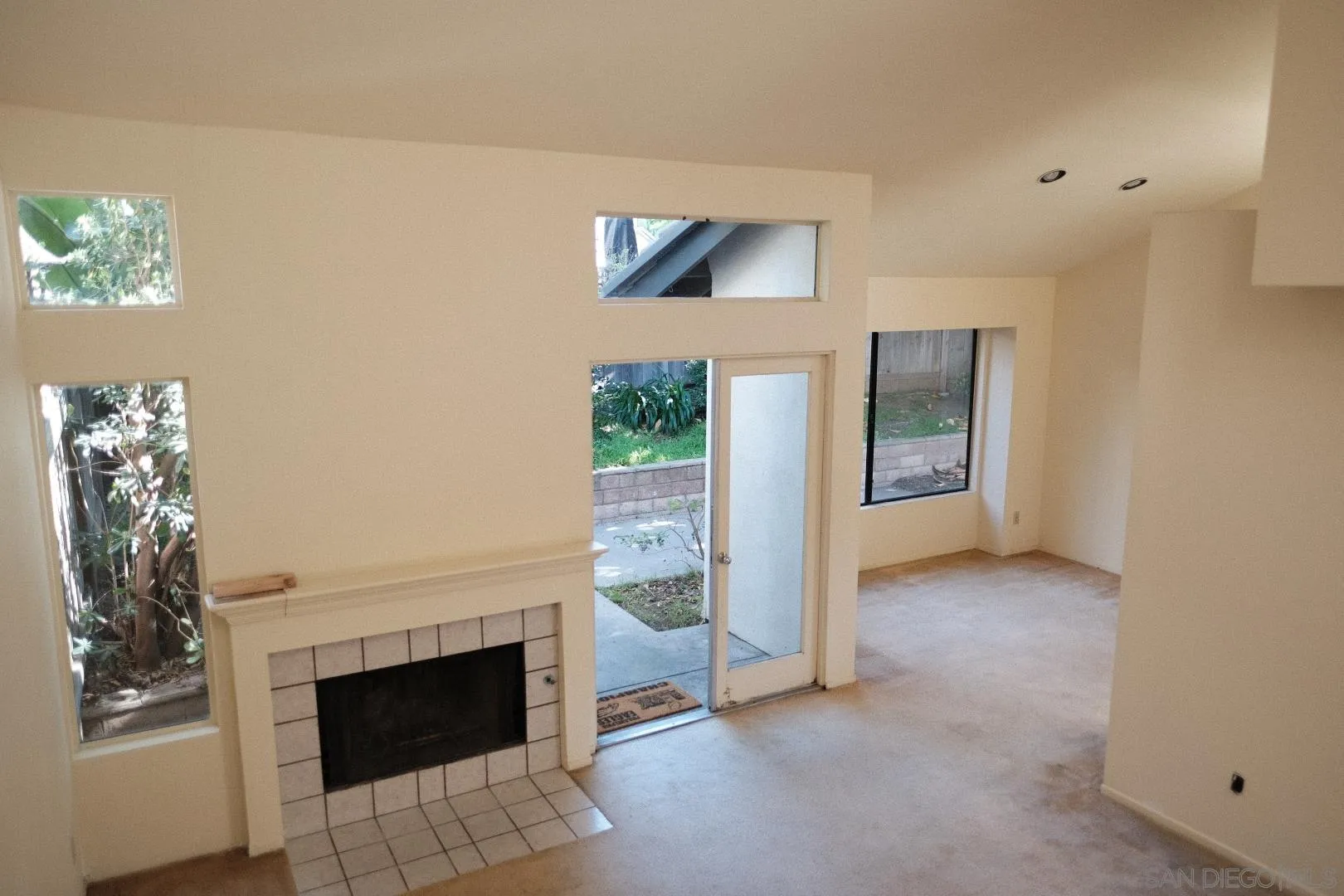 https://cdn.realtyfeed.com/cdn/127/260002896/1ee35149510f7e552bf578c7f9a93d03.webp