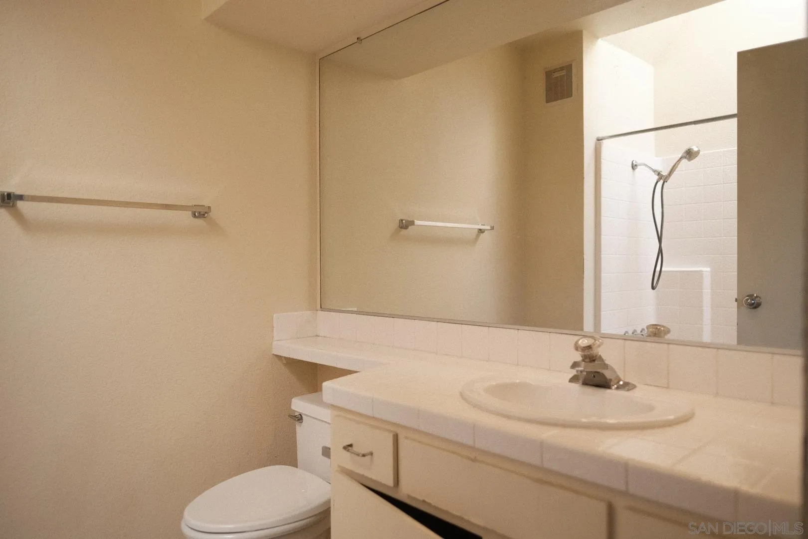https://cdn.realtyfeed.com/cdn/127/260002896/d05a132f0e205bb80050731bc064256c.webp