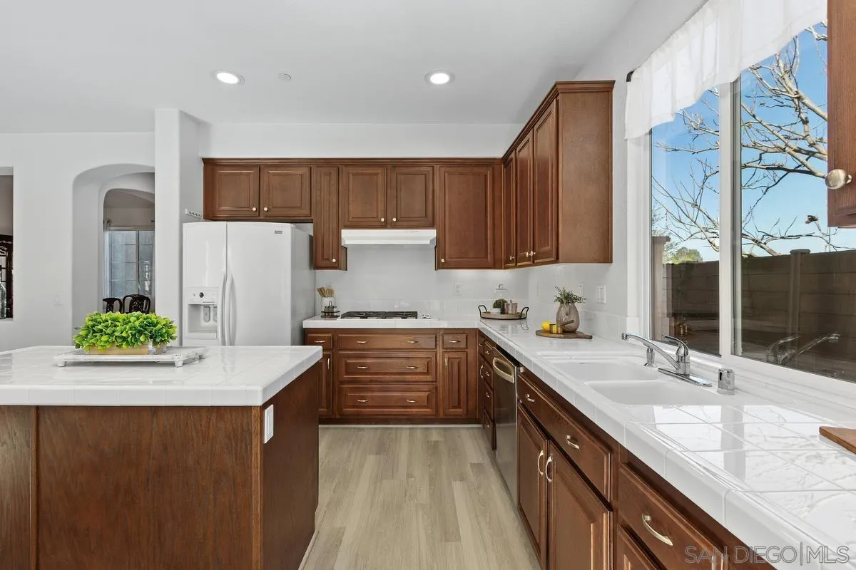 https://cdn.realtyfeed.com/cdn/127/260002899/6fb5702456900be303a802879fb3eef8.webp