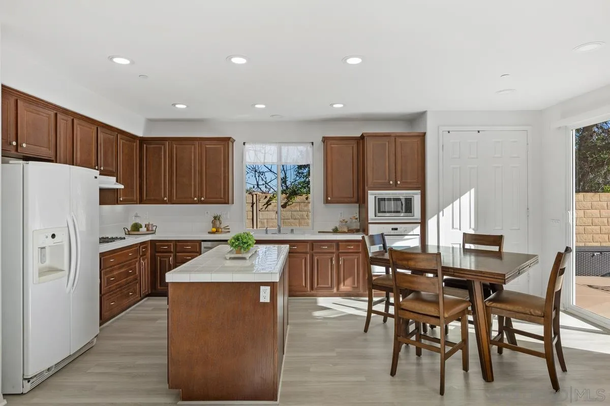 https://cdn.realtyfeed.com/cdn/127/260002899/a8adaacb8332ab52345c34ab6b6cdab7.webp