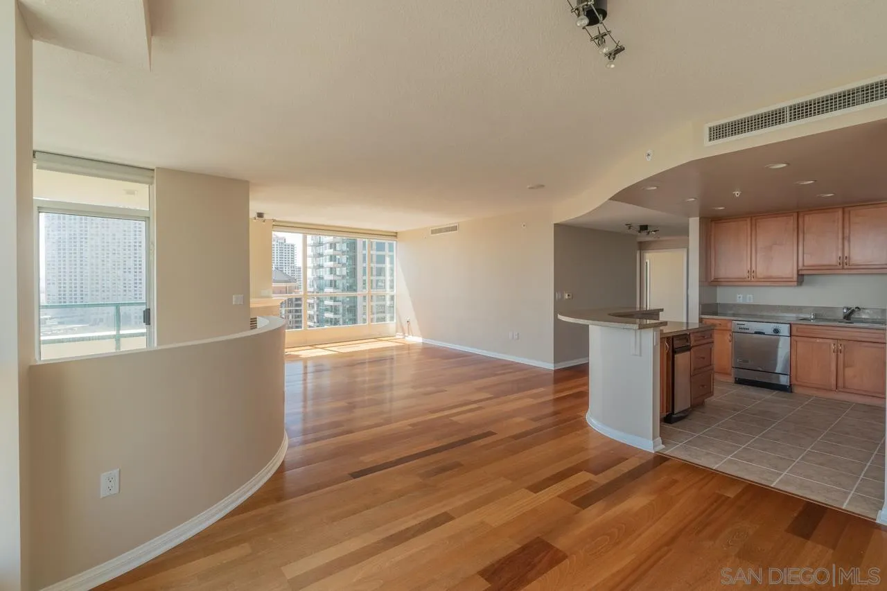 https://cdn.realtyfeed.com/cdn/127/260002910/3d8c22a0ec6ea6e4ed4b302c42252c0f.webp