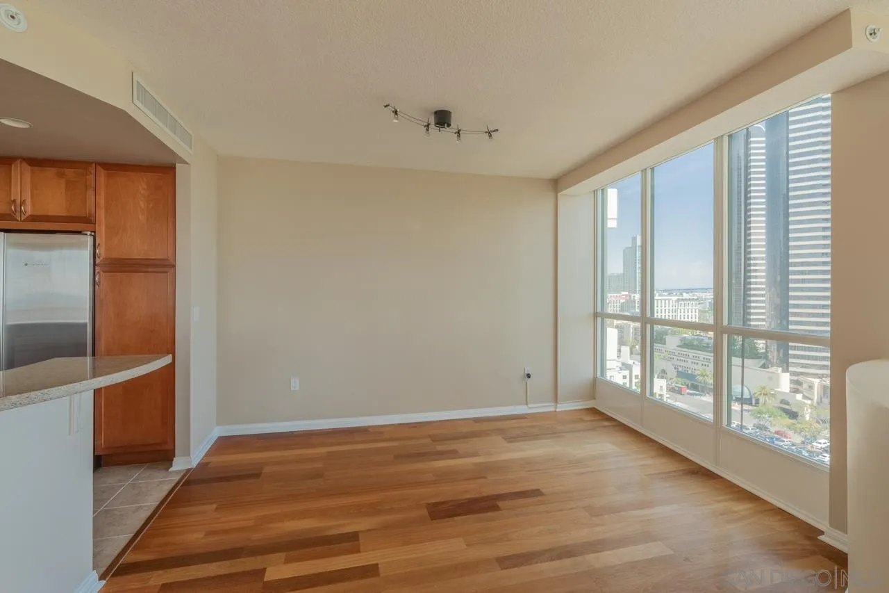 https://cdn.realtyfeed.com/cdn/127/260002910/bd1552d3cd29044d46585053f31a80f5.webp