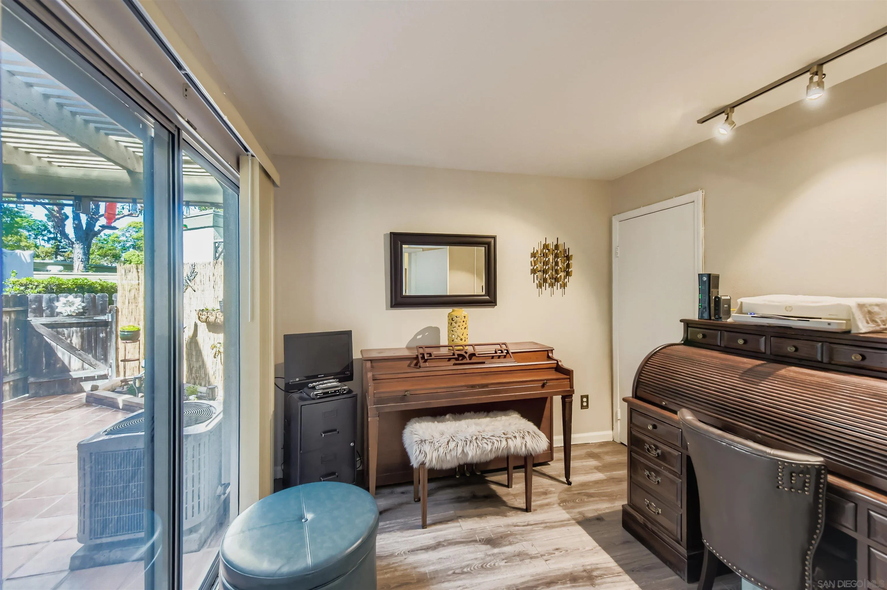 https://cdn.realtyfeed.com/cdn/127/260002920/38e533a7b72148273253303a34c4ac27.webp