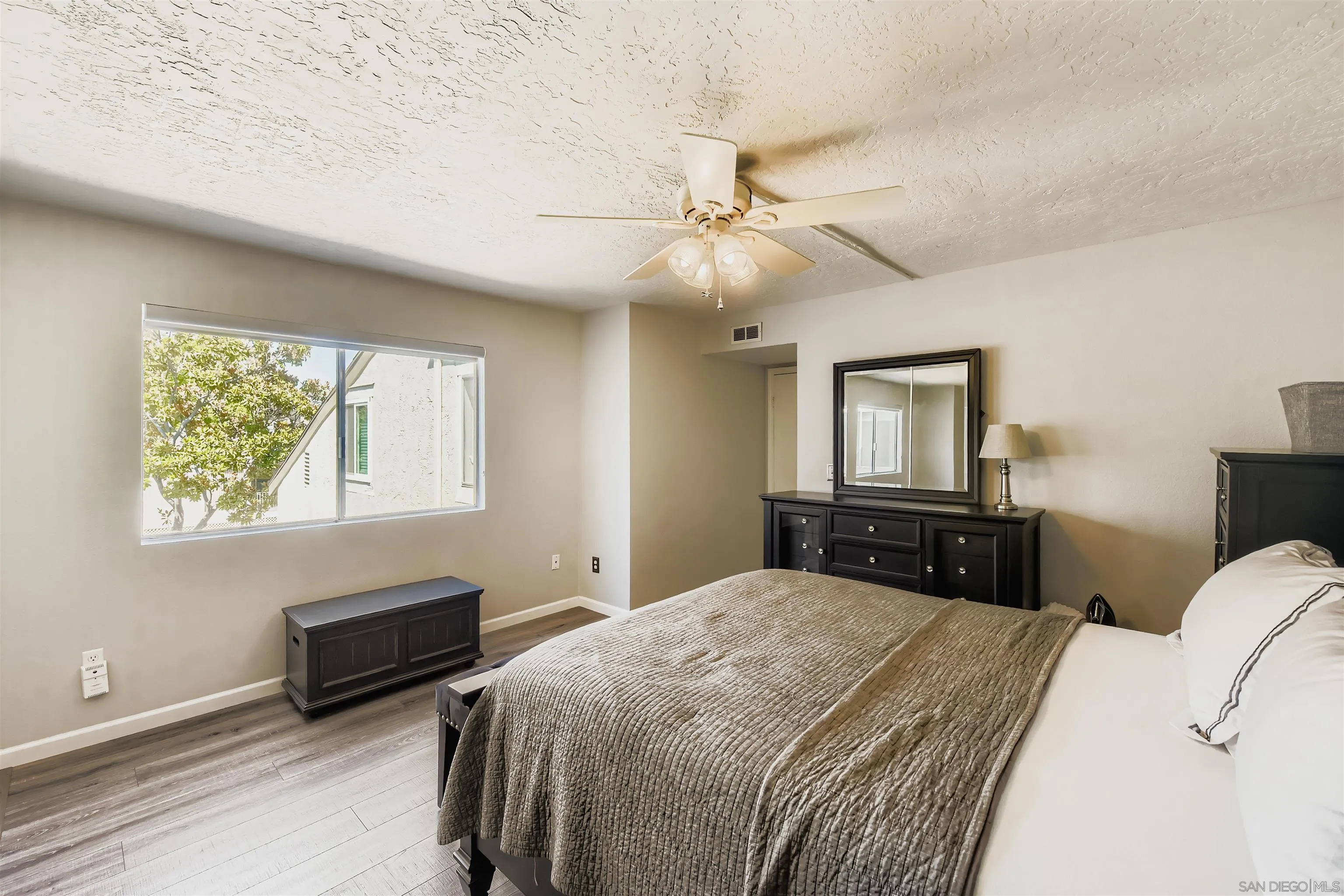 https://cdn.realtyfeed.com/cdn/127/260002920/8a66e674421d7e6b370db7fab219f7a2.webp