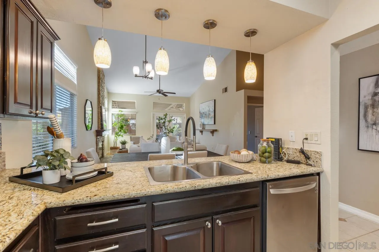https://cdn.realtyfeed.com/cdn/127/260002925/d38b8a0317d44953836a1e11771070ed.webp