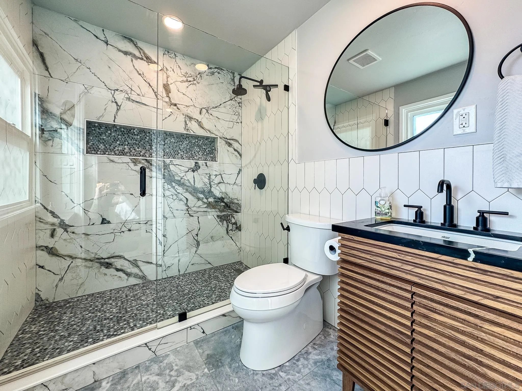 https://cdn.realtyfeed.com/cdn/127/260002932/1f3ce2c52105de0e8277acefa91614a9.webp