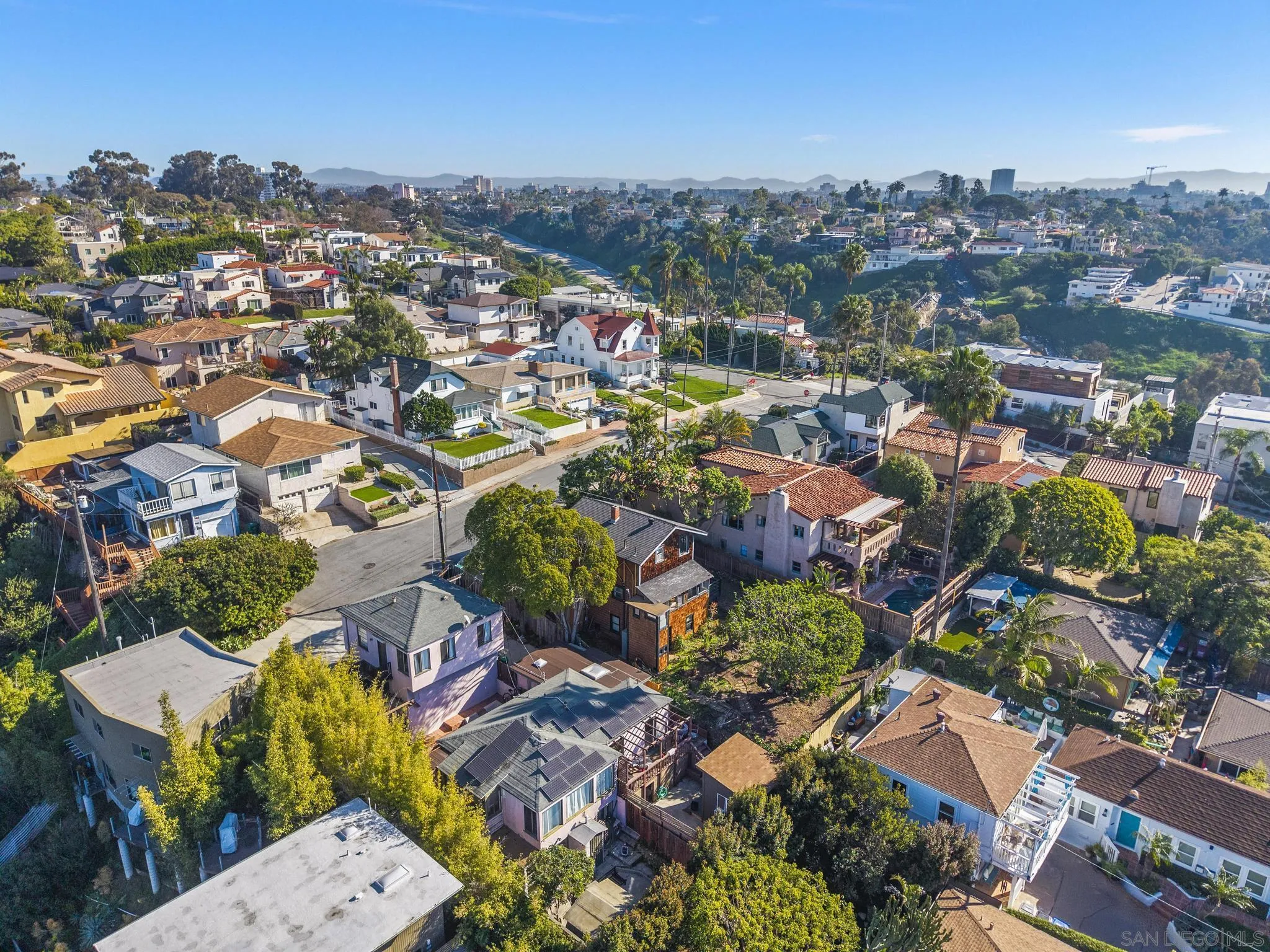 https://cdn.realtyfeed.com/cdn/127/260002934/3904867ab2154000a83b1cda9109f0e8.webp