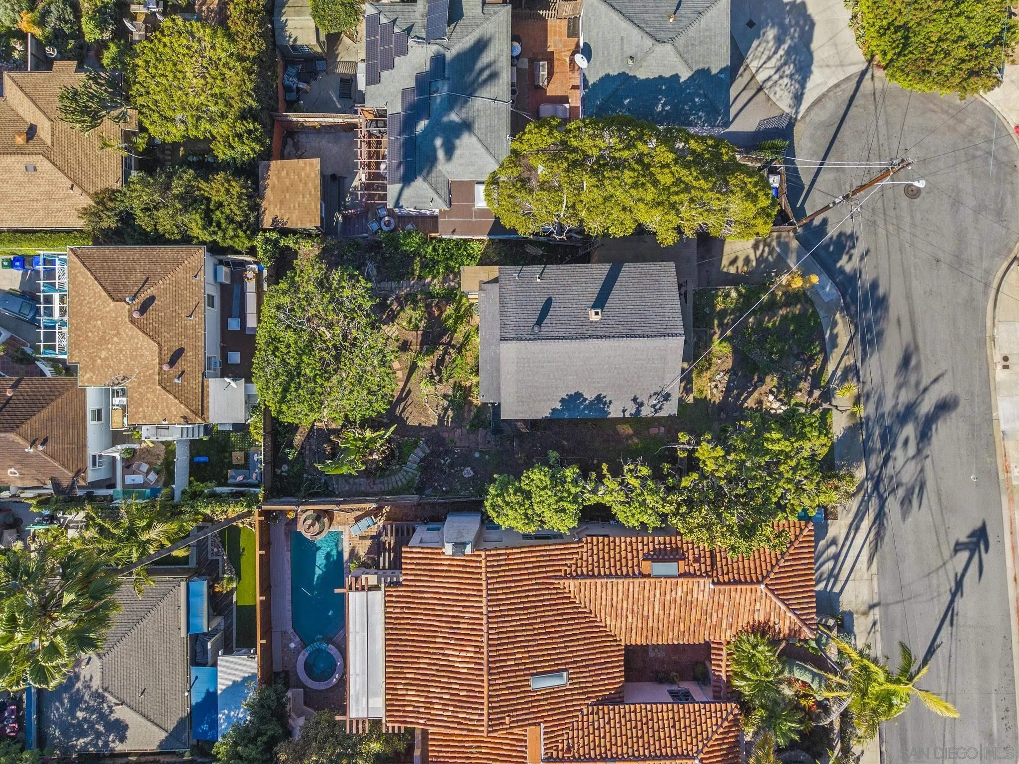 https://cdn.realtyfeed.com/cdn/127/260002934/e21d2851b78f4b22f6d979502e056793.webp