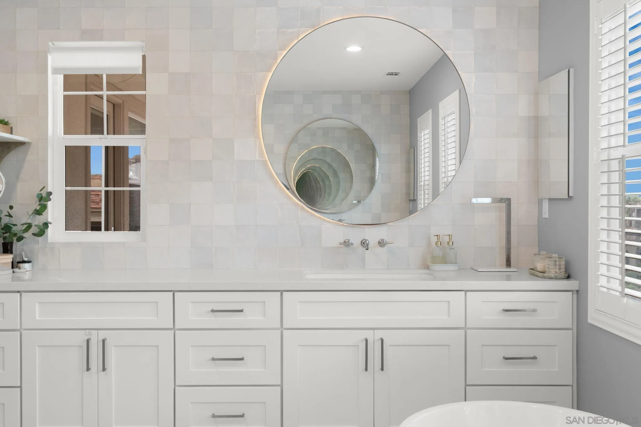 https://cdn.realtyfeed.com/cdn/127/260002935/14aedb107d6fc3f9f8511bab543170d1.webp