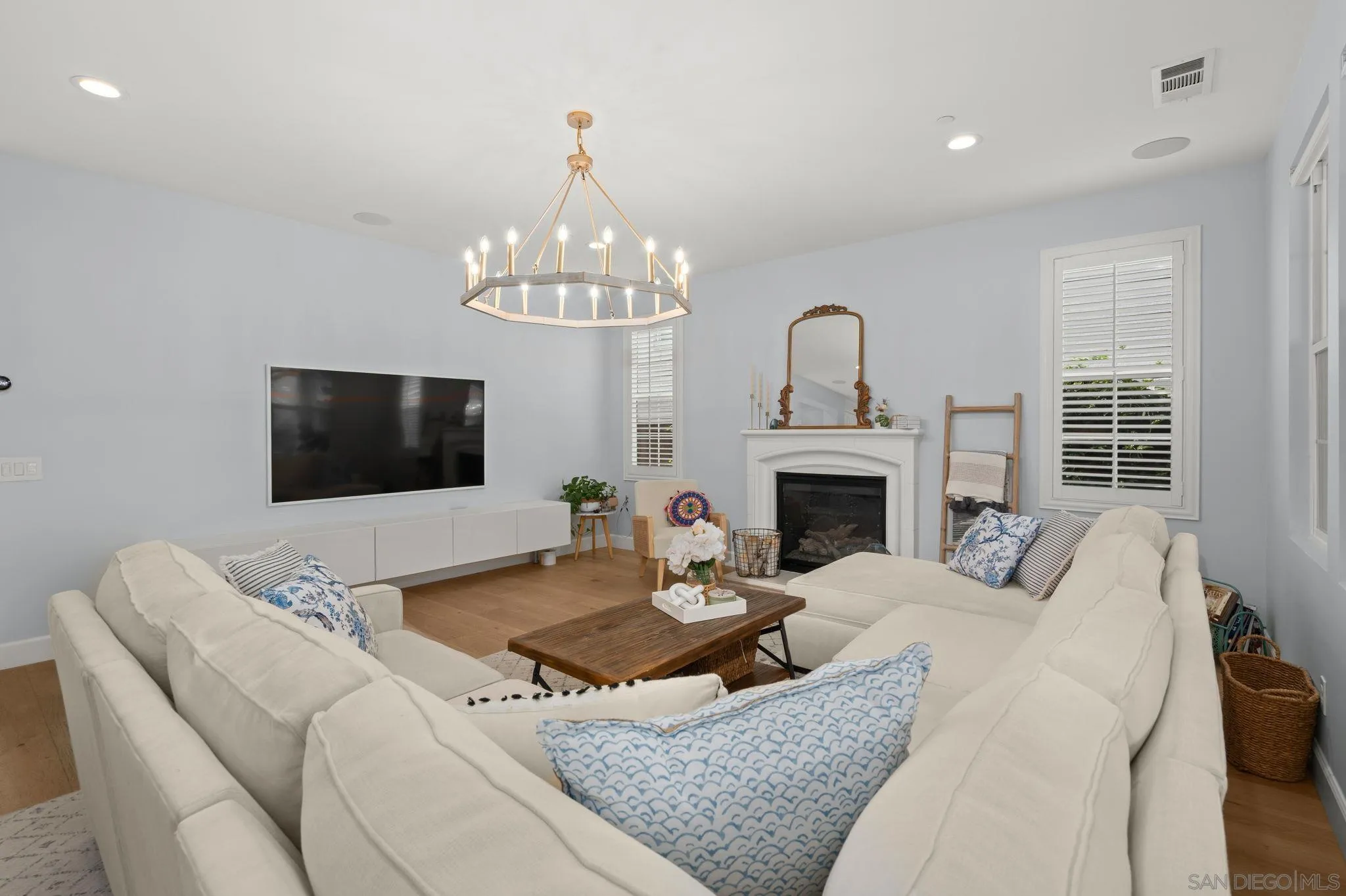 https://cdn.realtyfeed.com/cdn/127/260002935/58cf6d123c4f84c1520e84280ee78654.webp