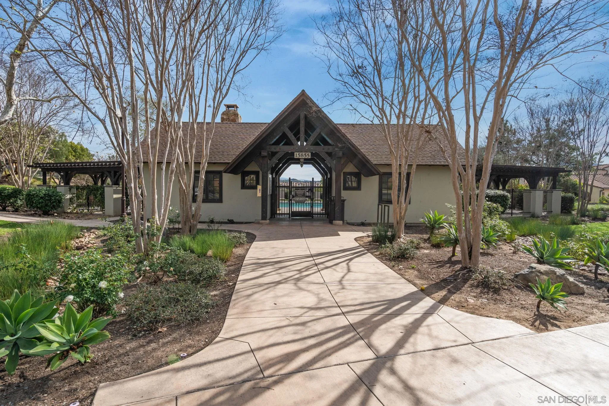 https://cdn.realtyfeed.com/cdn/127/260002935/f7509554d02ebaea6b1949c10d01625b.webp