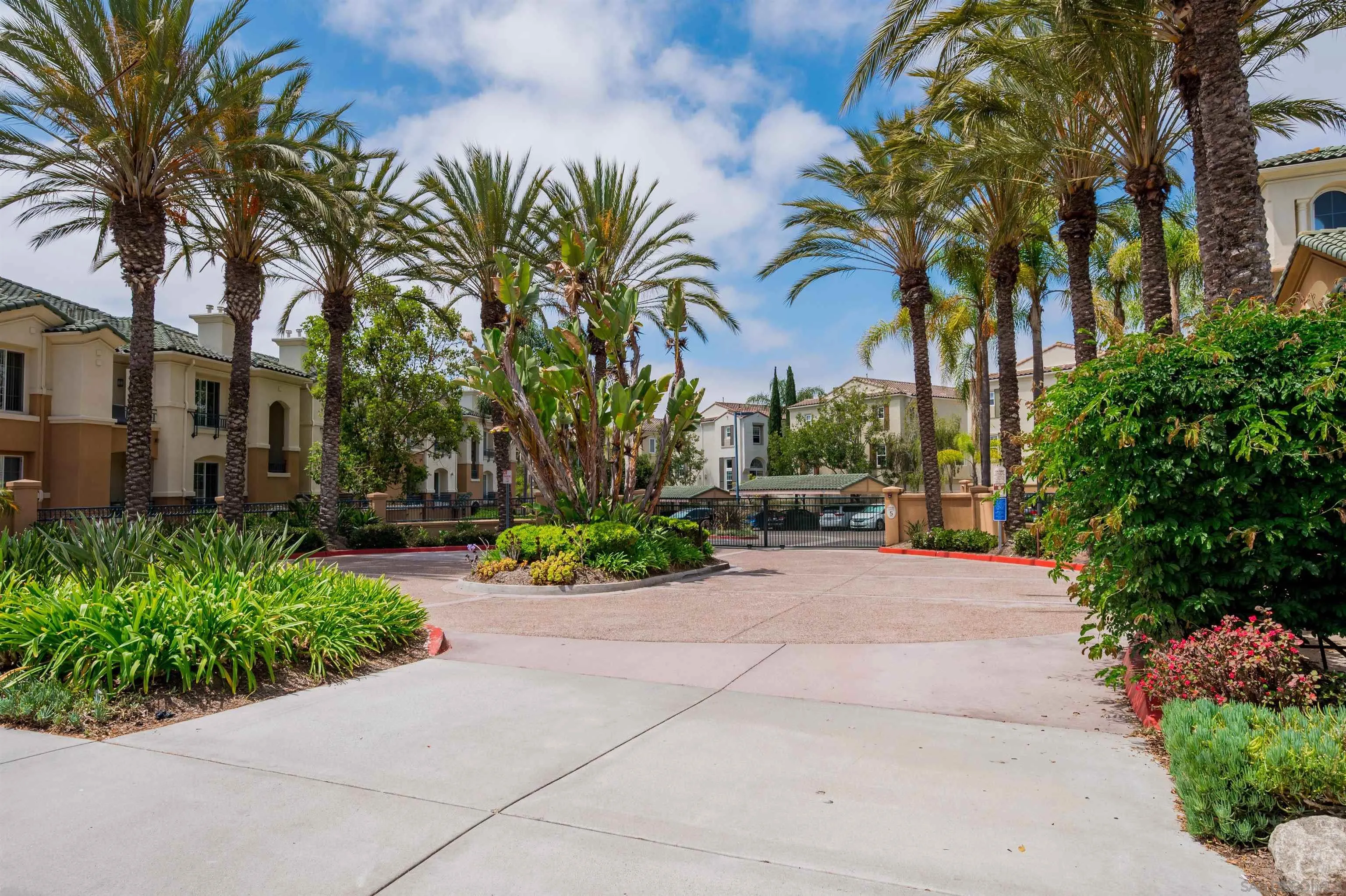 https://cdn.realtyfeed.com/cdn/127/260002937/027723bd68f14040ffa827e8722a5c15.webp