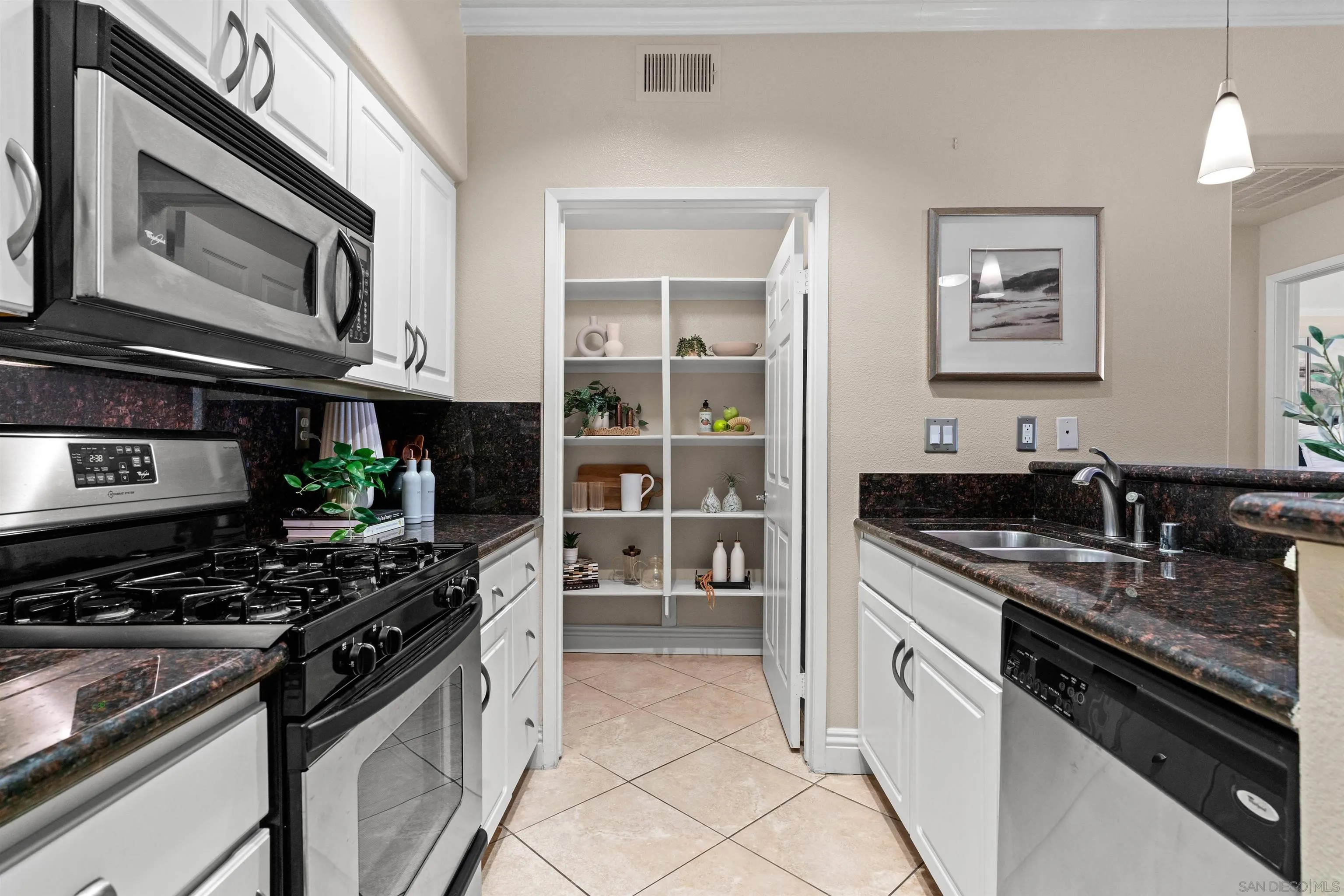 https://cdn.realtyfeed.com/cdn/127/260002937/380b5bb6b82967266fca3d9200a83607.webp