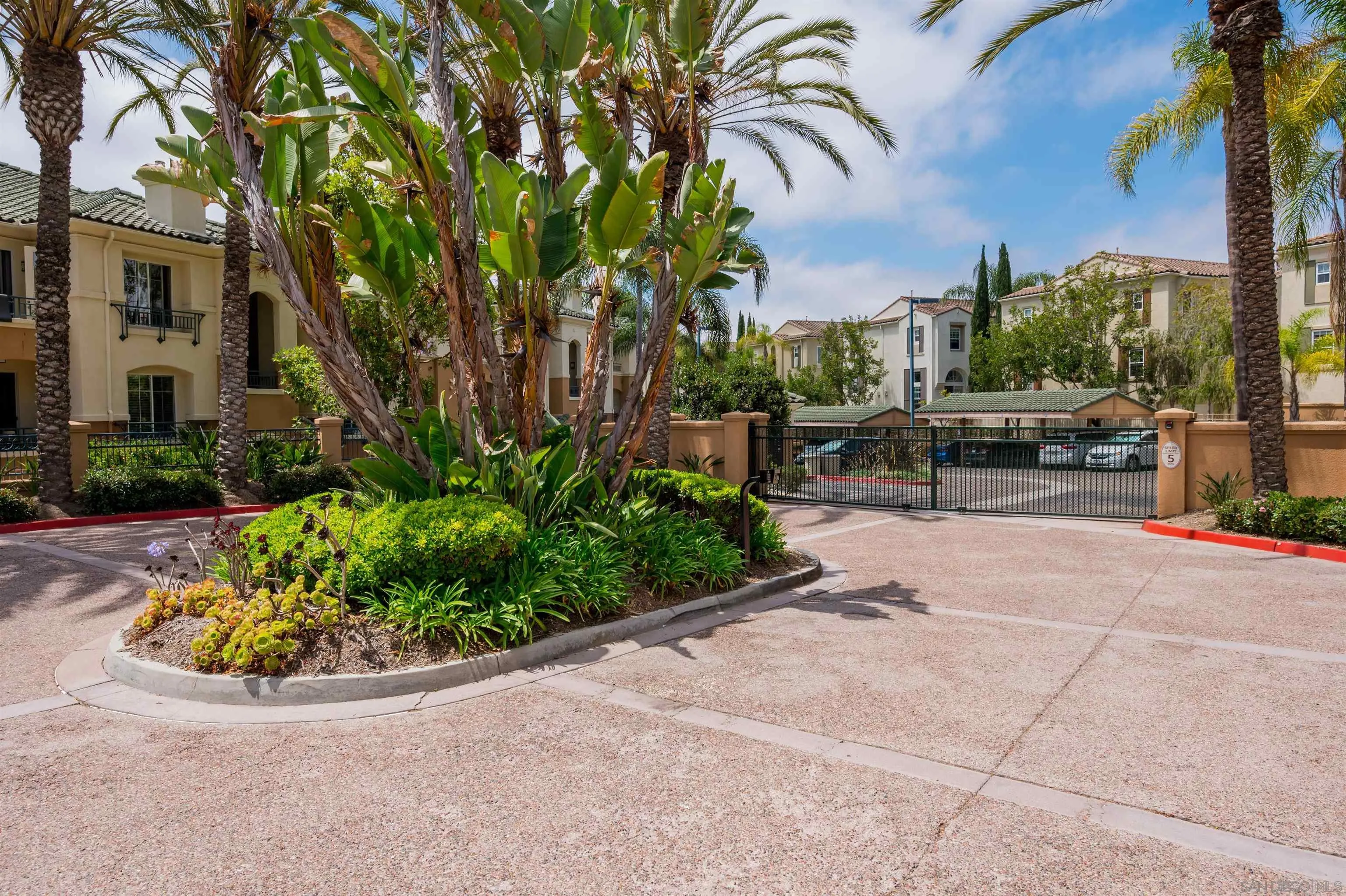 https://cdn.realtyfeed.com/cdn/127/260002937/9672943784b25de128007b6a095aa7f2.webp