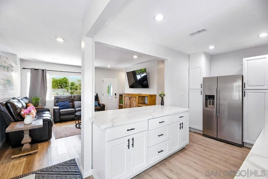 https://cdn.realtyfeed.com/cdn/127/260002939/383e053219d64385e3b23a1af9e82828.webp