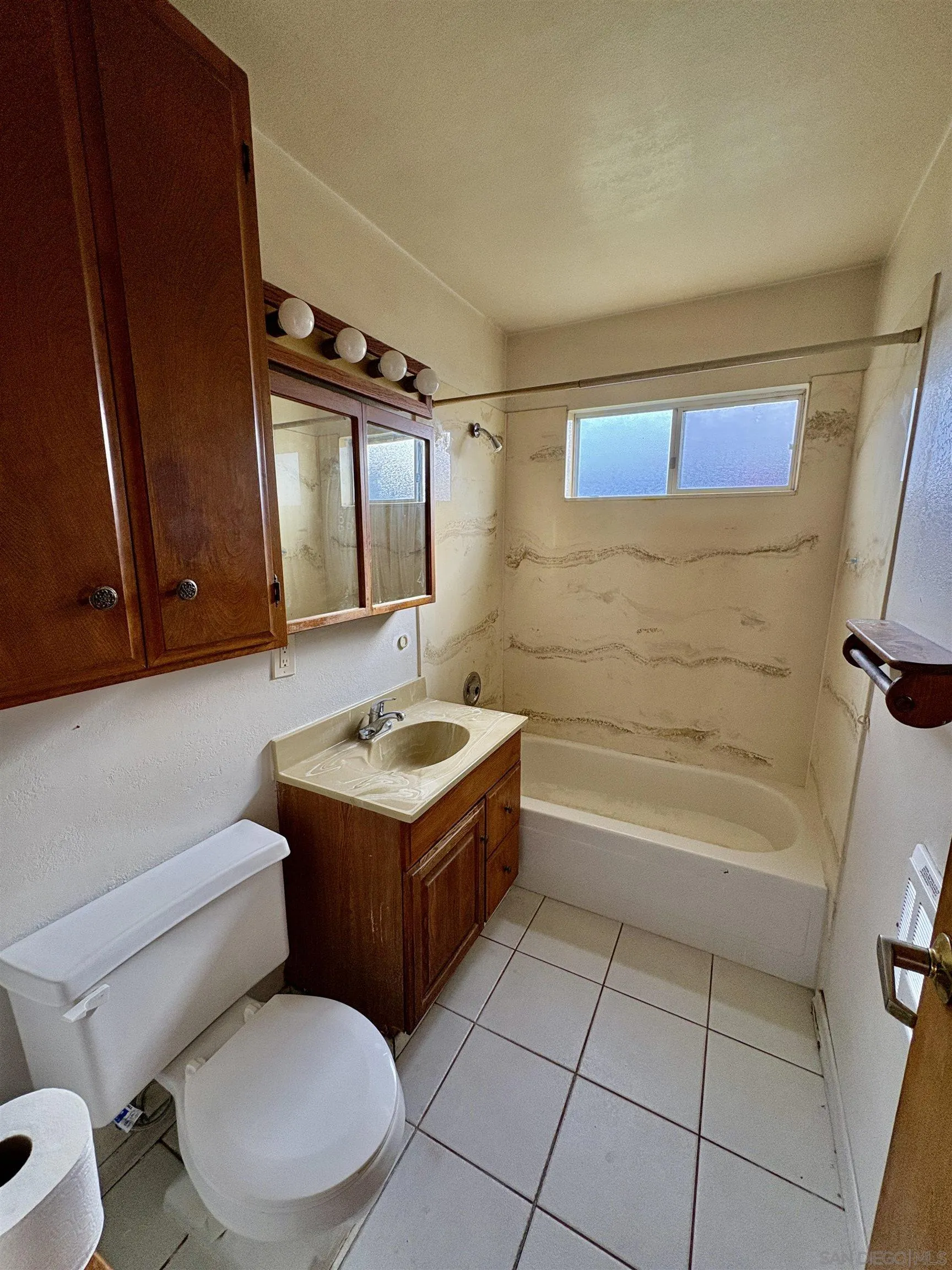 https://cdn.realtyfeed.com/cdn/127/260002946/c0d481bf8b67337259964445c1fa72a4.webp