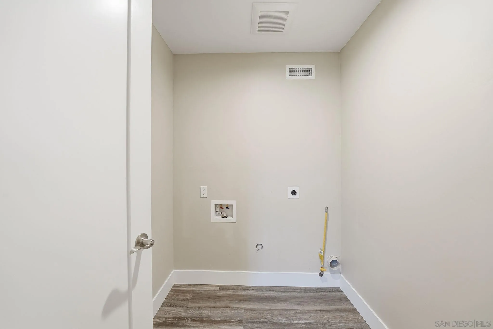 https://cdn.realtyfeed.com/cdn/127/260002949/1024c2667e5733848abe7105ba10241e.webp