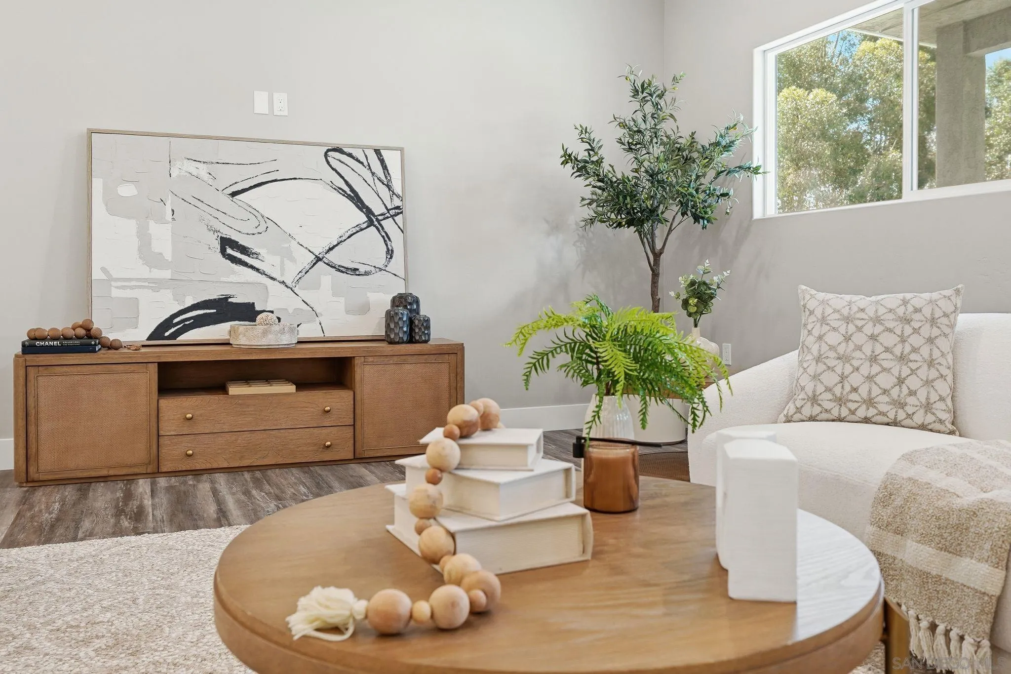 https://cdn.realtyfeed.com/cdn/127/260002949/5642111a5b6c8b748baf566431d4b15b.webp