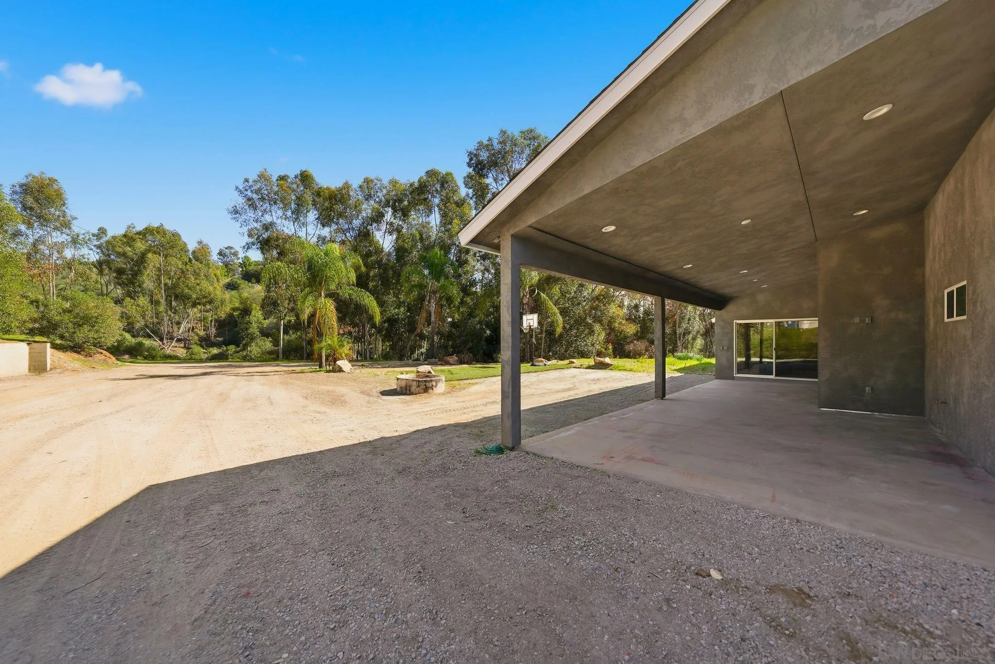 https://cdn.realtyfeed.com/cdn/127/260002949/c9d39908c4463ea4265331688ef36b31.webp