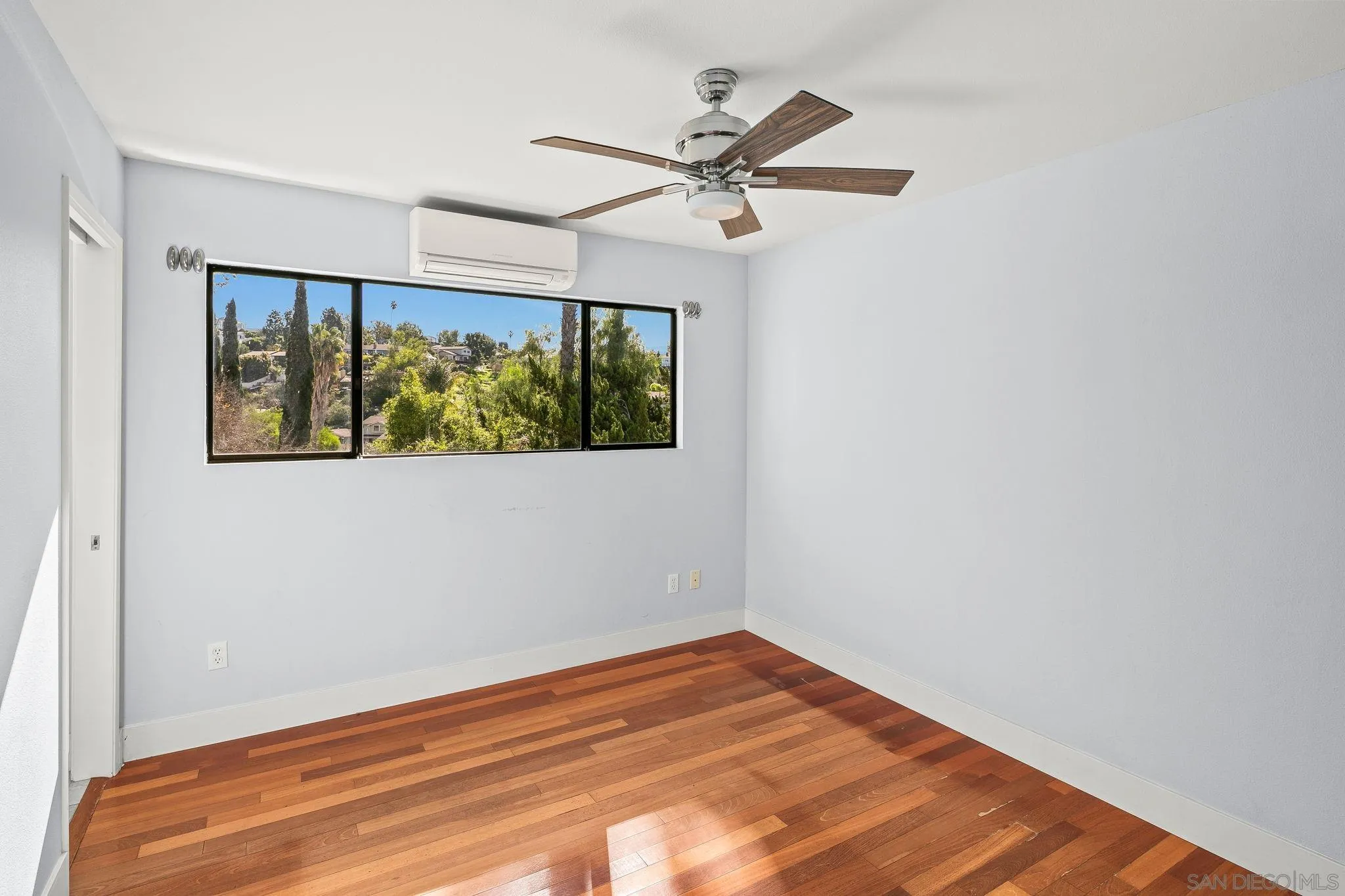 https://cdn.realtyfeed.com/cdn/127/260002953/b58b984d6d3b3834a404add1fd6b63a8.webp