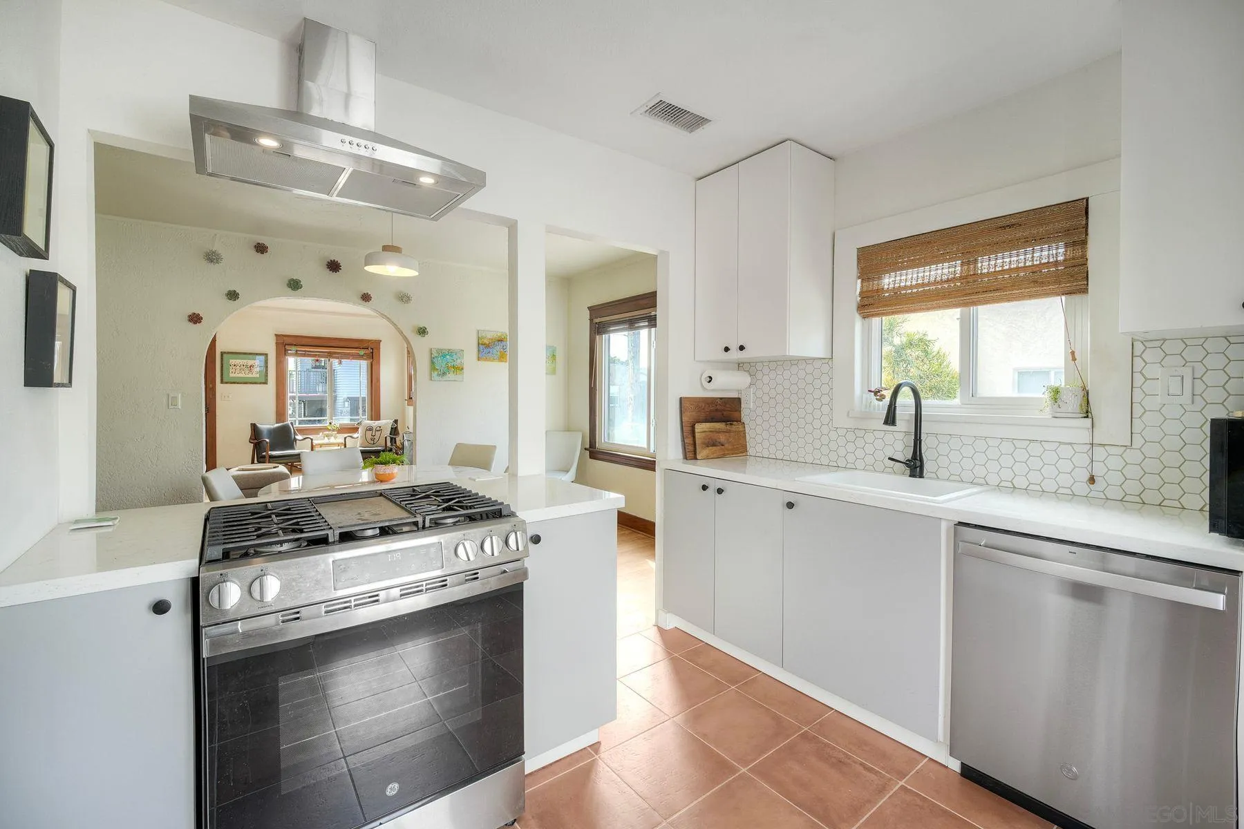 https://cdn.realtyfeed.com/cdn/127/260002959/272904f6d992986b349dc692798c50a4.webp