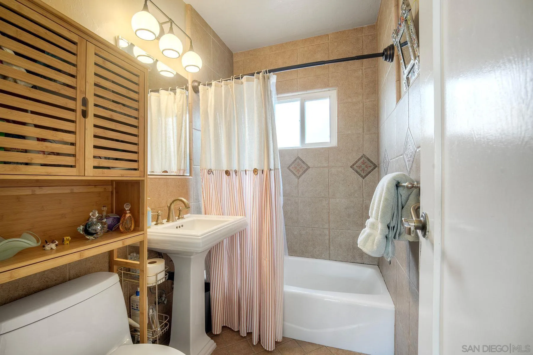 https://cdn.realtyfeed.com/cdn/127/260002959/9a5a4312431919c41b92ef4cf09f7793.webp