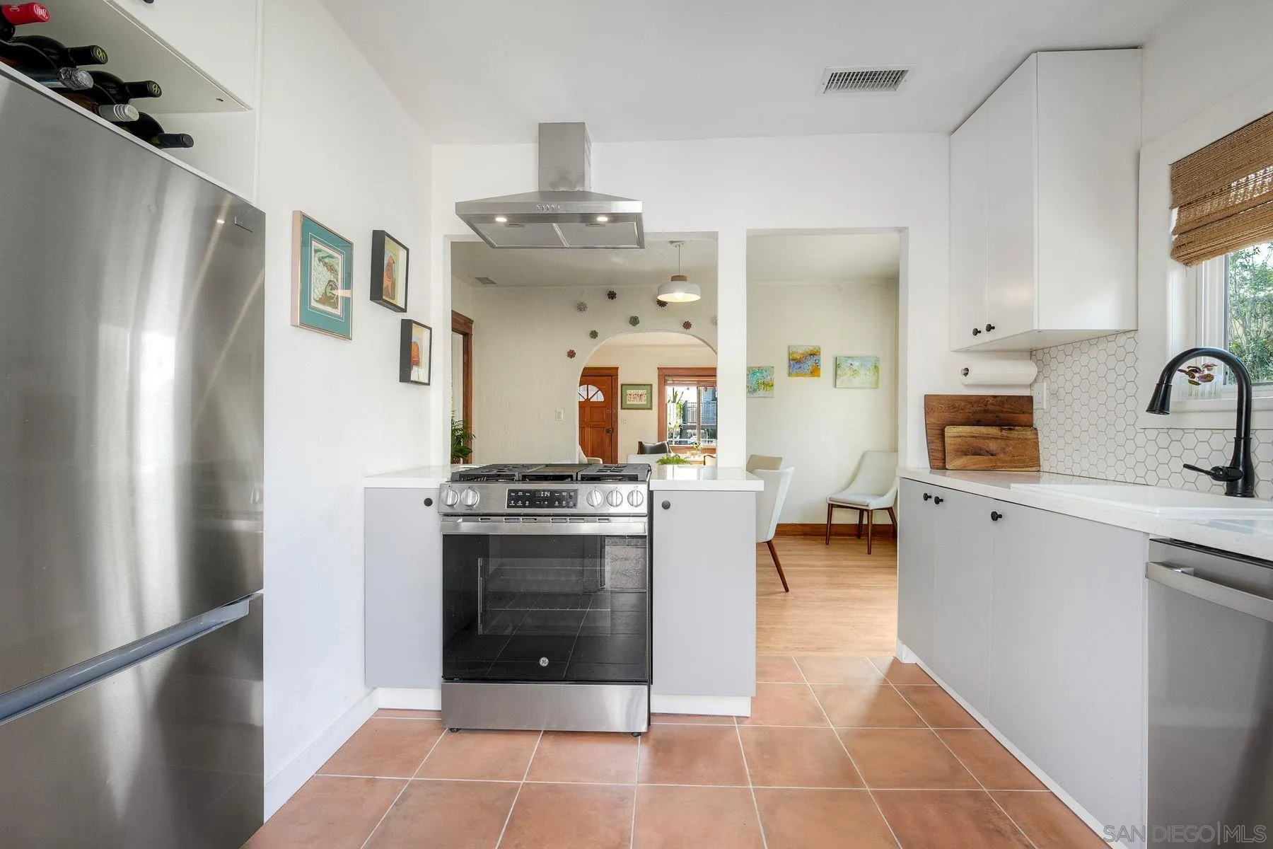 https://cdn.realtyfeed.com/cdn/127/260002959/9bb01510c29992879a84136a0b0d1b48.webp