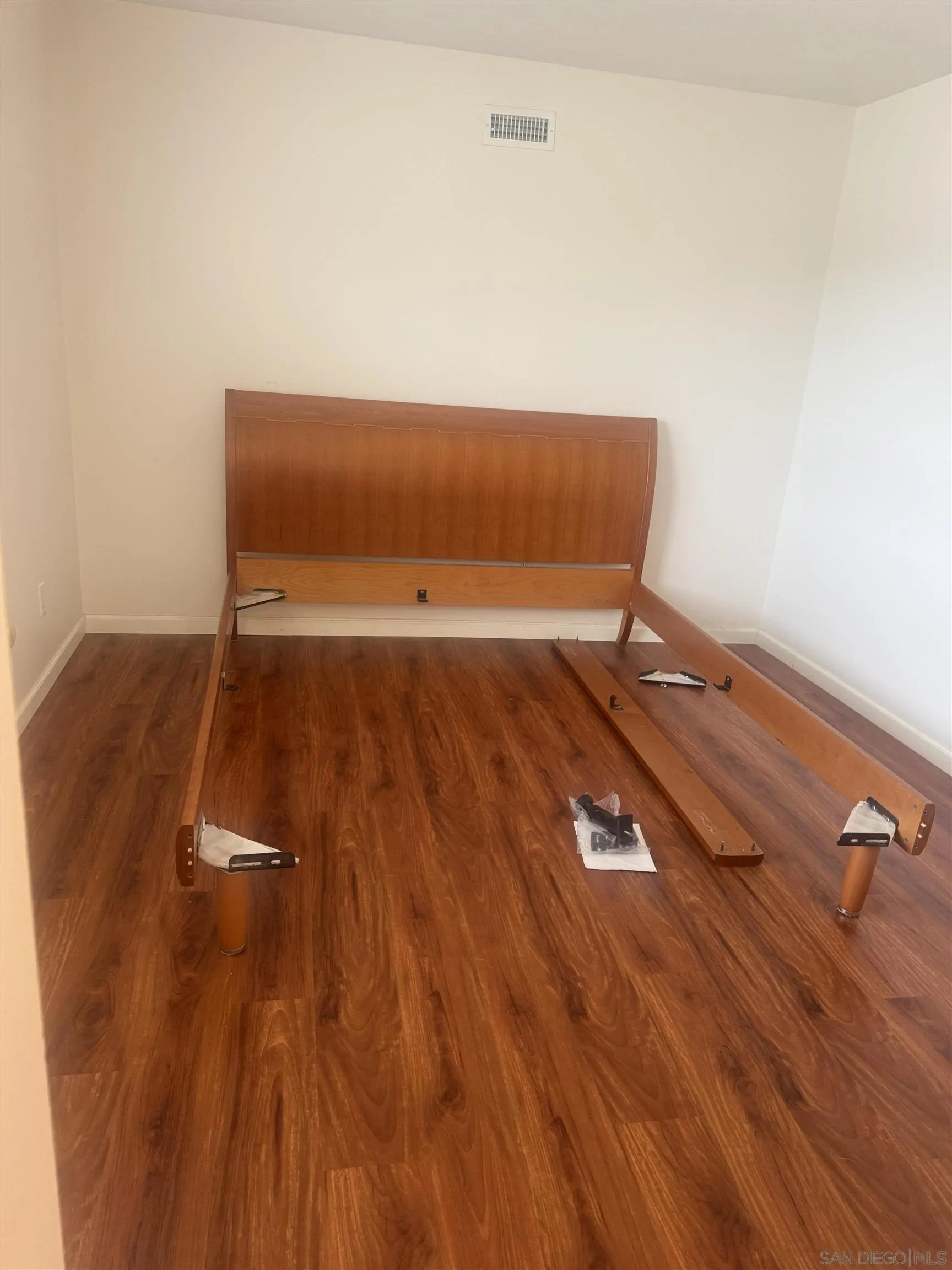 https://cdn.realtyfeed.com/cdn/127/260002962/028d99b6427799dc0eeb301fba71c493.webp