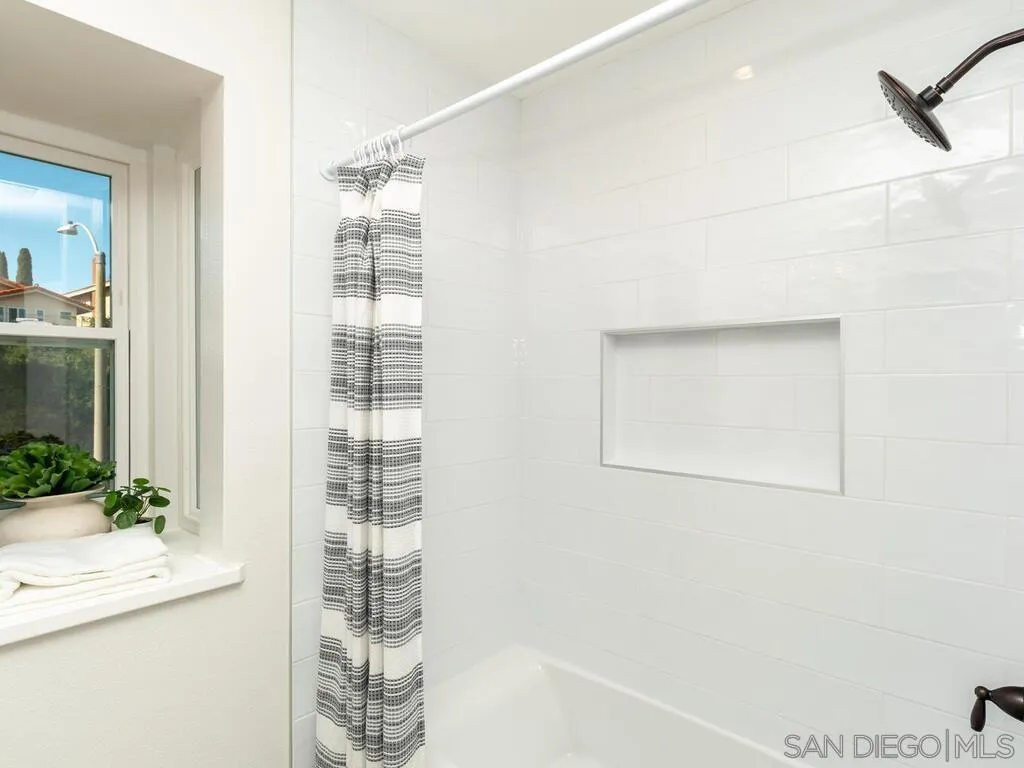 https://cdn.realtyfeed.com/cdn/127/260002964/0cd6b3ebf0548568da20835e53717143.webp