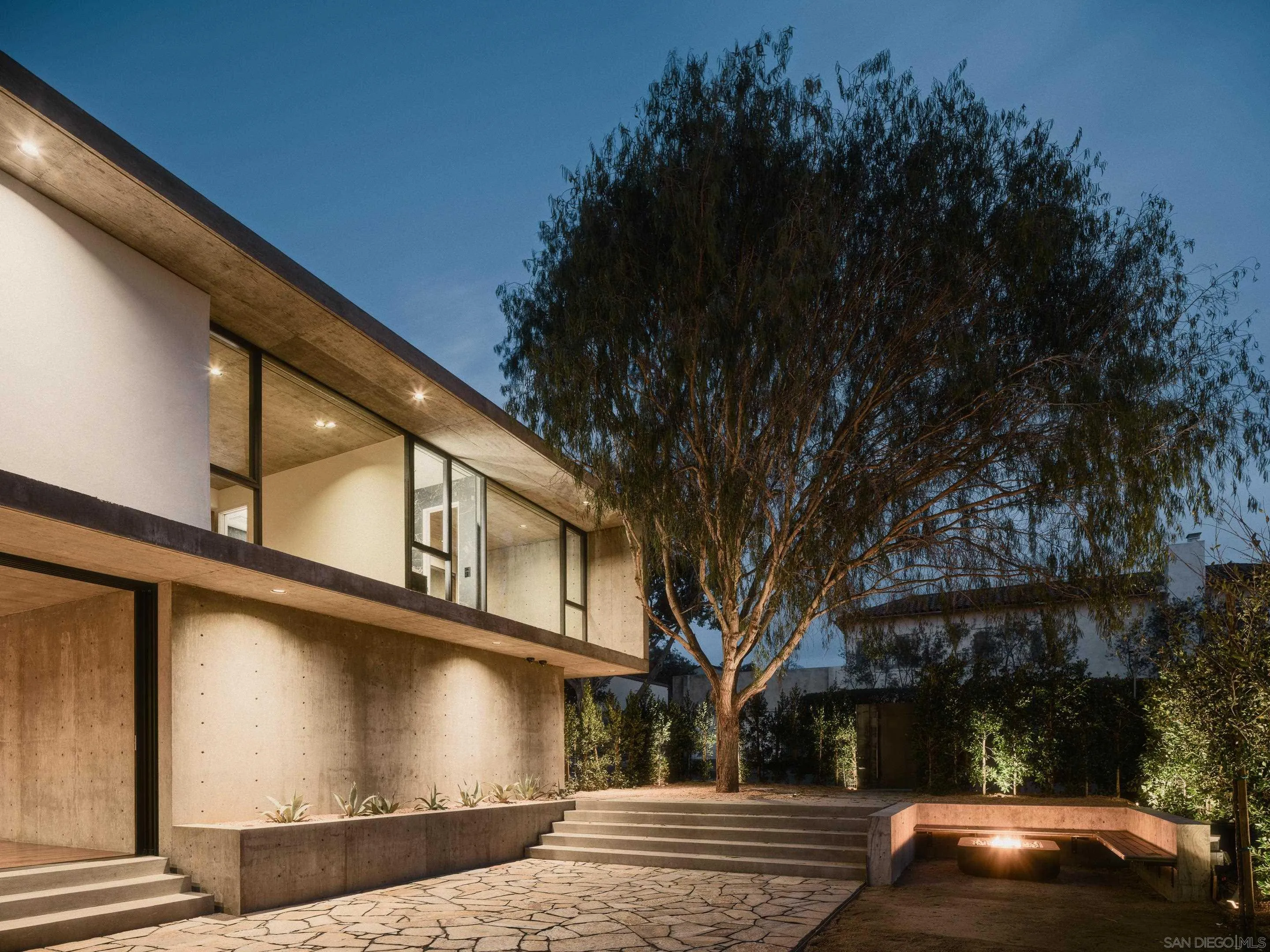 https://cdn.realtyfeed.com/cdn/127/260002972/1b75d5015f41977c9a8eb68be74503b6.webp