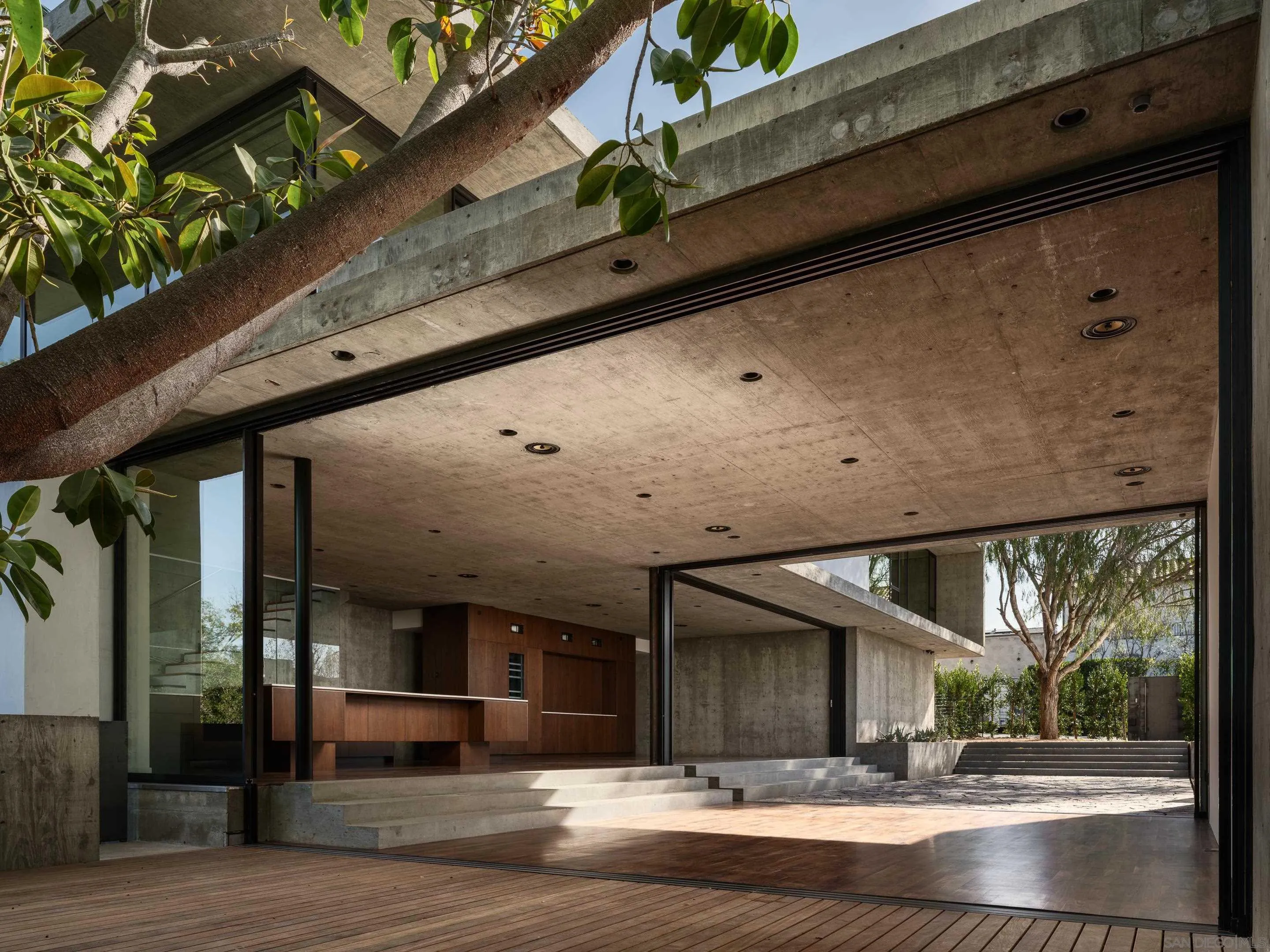 https://cdn.realtyfeed.com/cdn/127/260002972/f022dd6d5994f62f6efb5179568cdd5c.webp