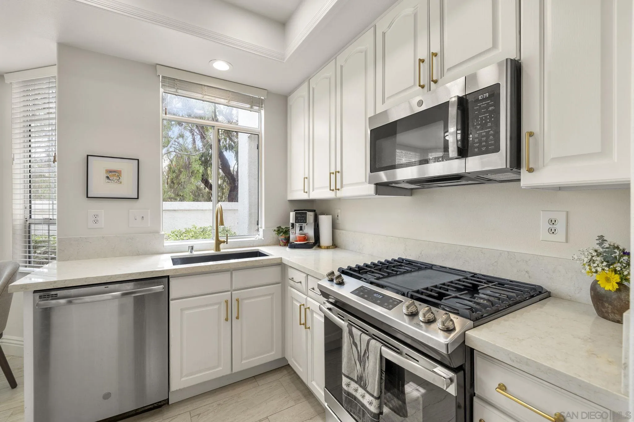 https://cdn.realtyfeed.com/cdn/127/260002973/9c086e6d5255d08ecbe3dd086e51250d.webp