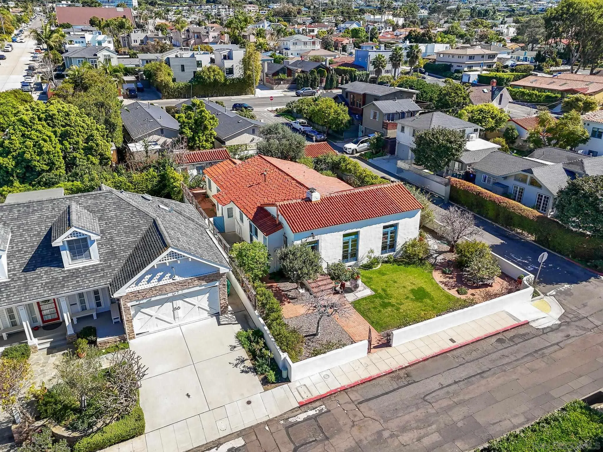 https://cdn.realtyfeed.com/cdn/127/260002975/1a8a173e1b29b836061a68e542f9a65f.webp