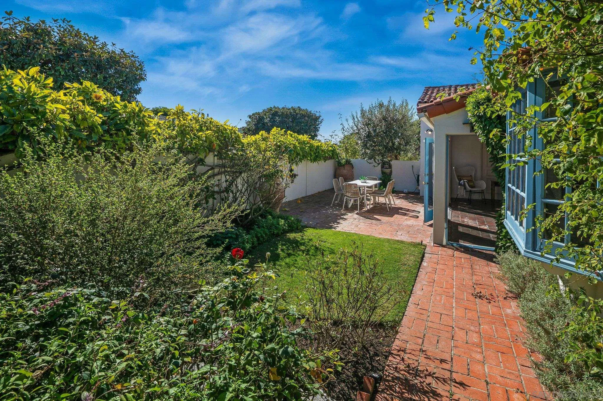 https://cdn.realtyfeed.com/cdn/127/260002975/22450b0ee6213e75e2864ef3407373a0.webp