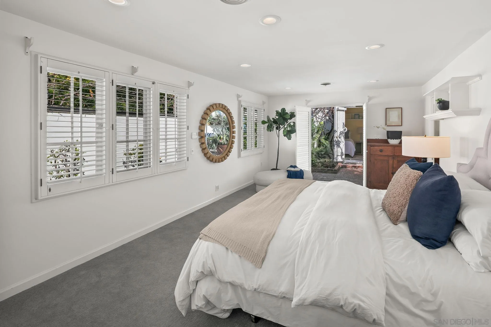 https://cdn.realtyfeed.com/cdn/127/260002975/8eaa882bcc5244f60e19e9c3811a3520.webp