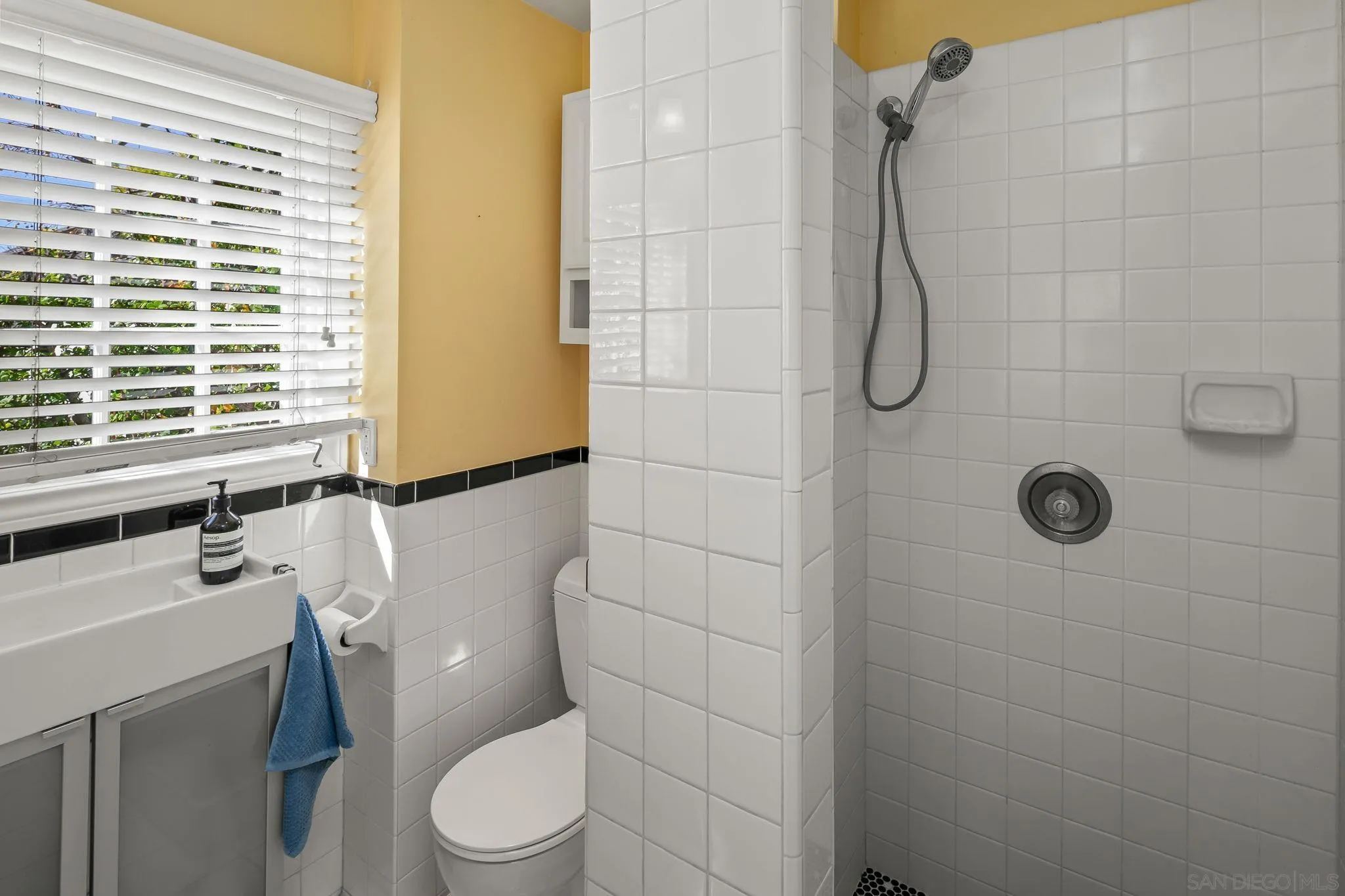 https://cdn.realtyfeed.com/cdn/127/260002975/b9c873b270f0552024aab6e32e9c1960.webp