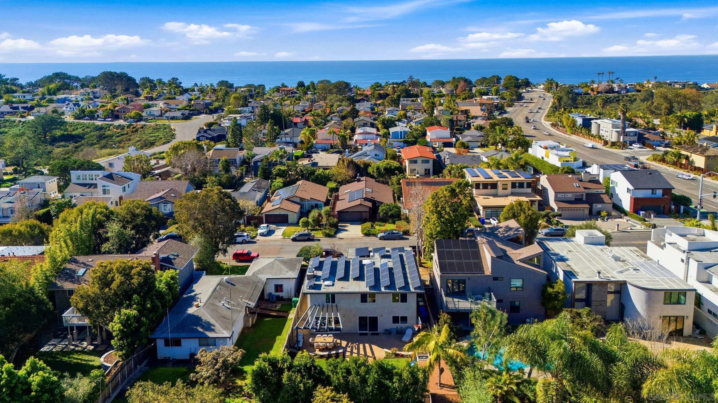 https://cdn.realtyfeed.com/cdn/127/260002978/4ef789916e84e47750e375ba7c317f33.webp