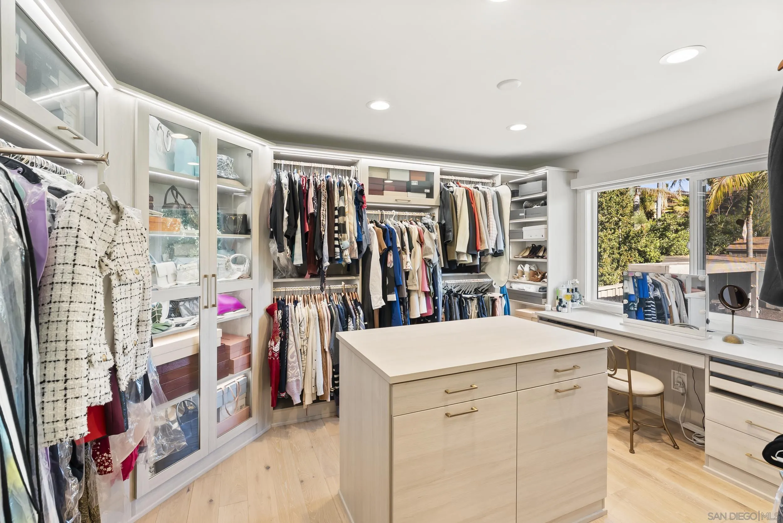 https://cdn.realtyfeed.com/cdn/127/260002978/6d18b8ecfe24f354b12c8c5ec57ded0e.webp