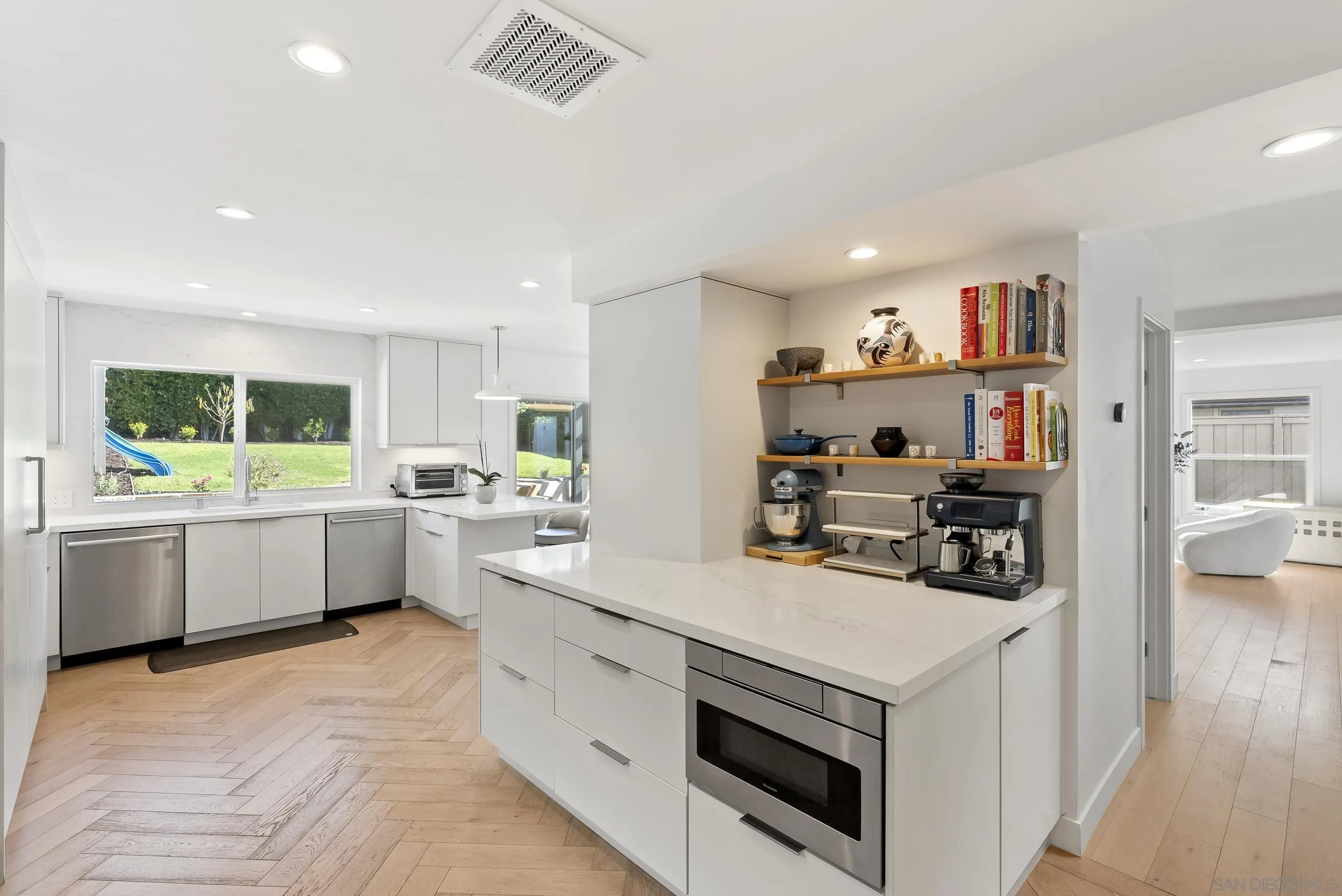 https://cdn.realtyfeed.com/cdn/127/260002978/8c1cd2985254ec751ead9758862211b8.webp