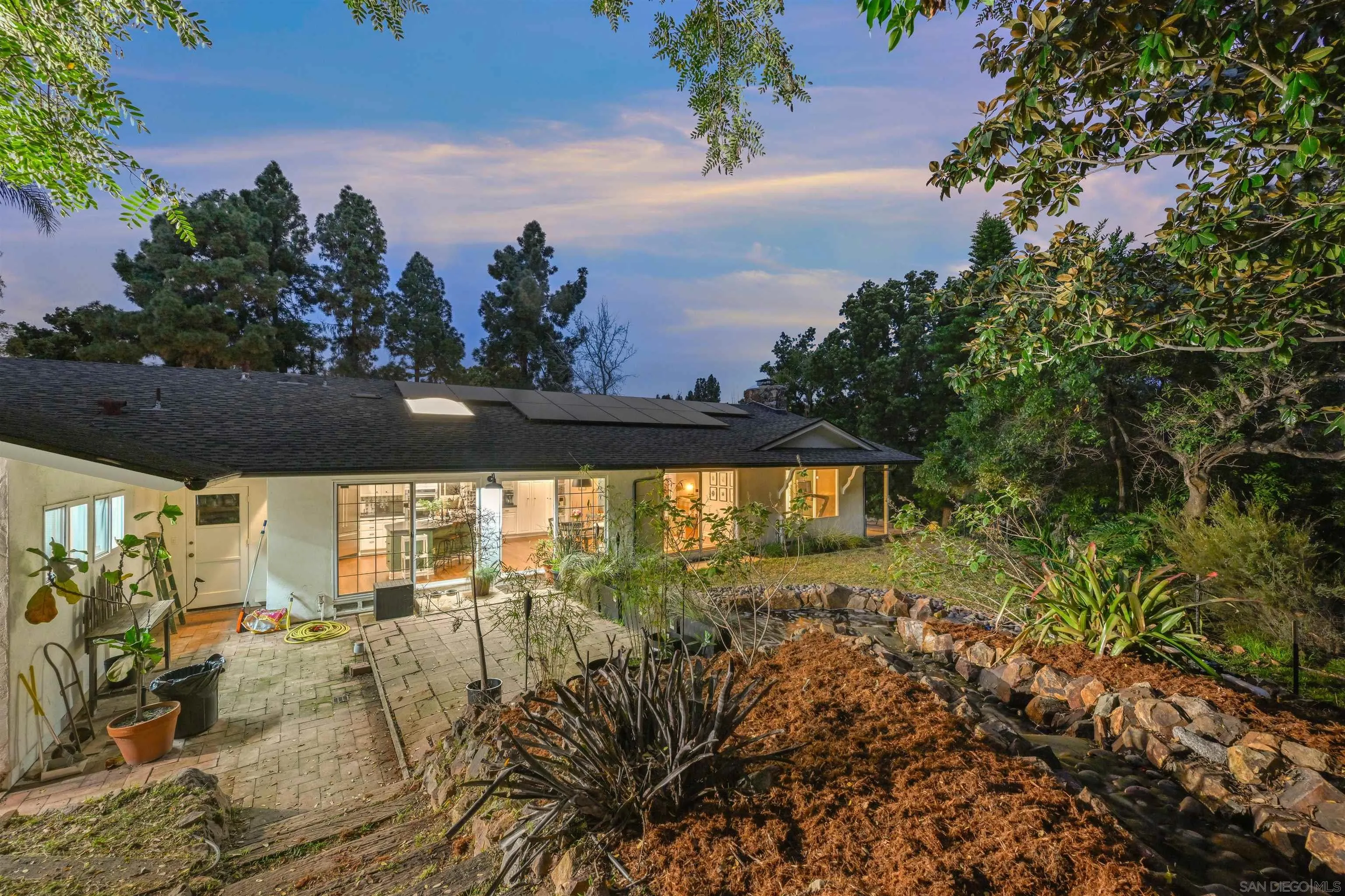 https://cdn.realtyfeed.com/cdn/127/260002981/a40d103ce401a71689294f8f64b737c2.webp