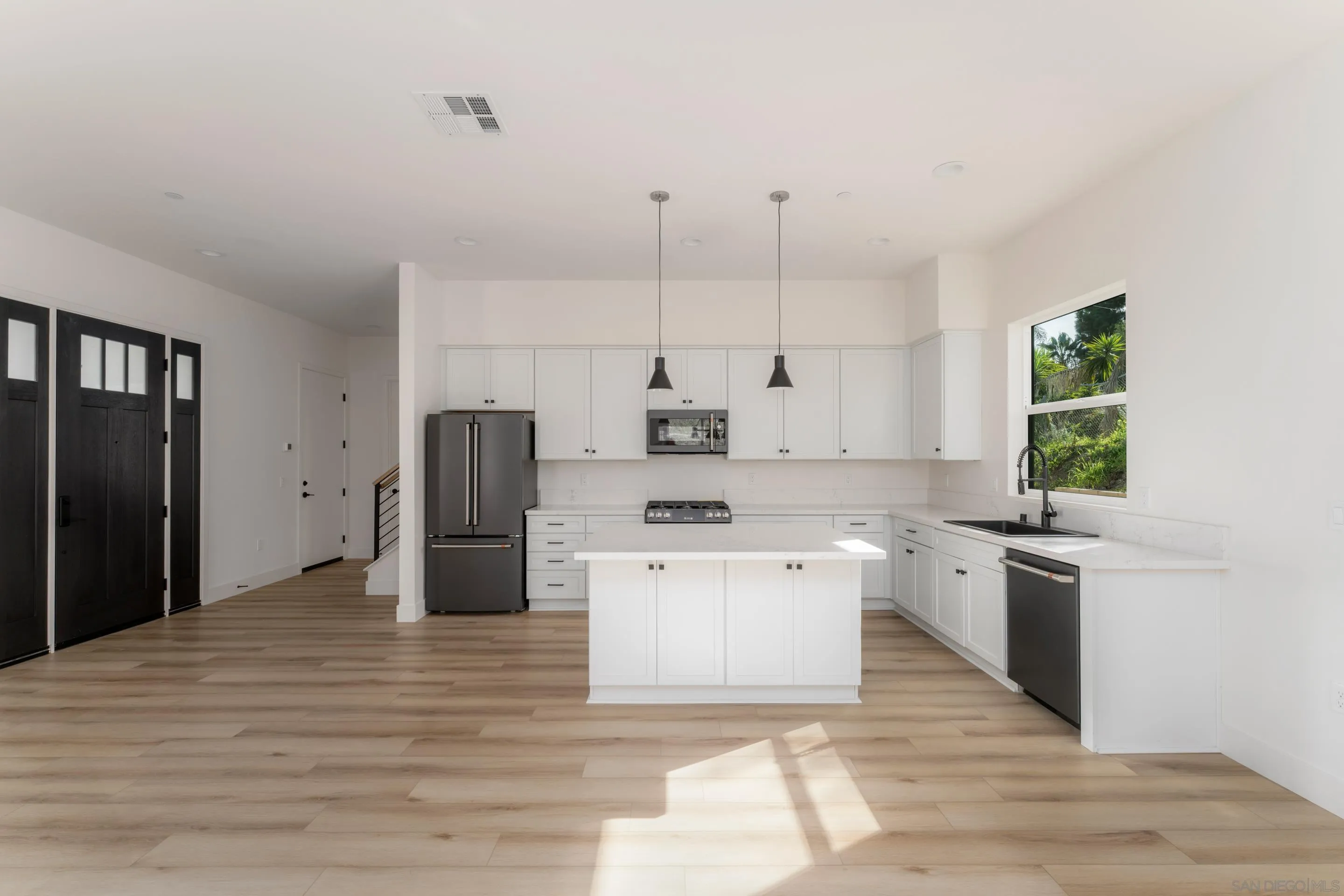 https://cdn.realtyfeed.com/cdn/127/260002982/91f8baa602215303ca48fe78ead3c261.webp