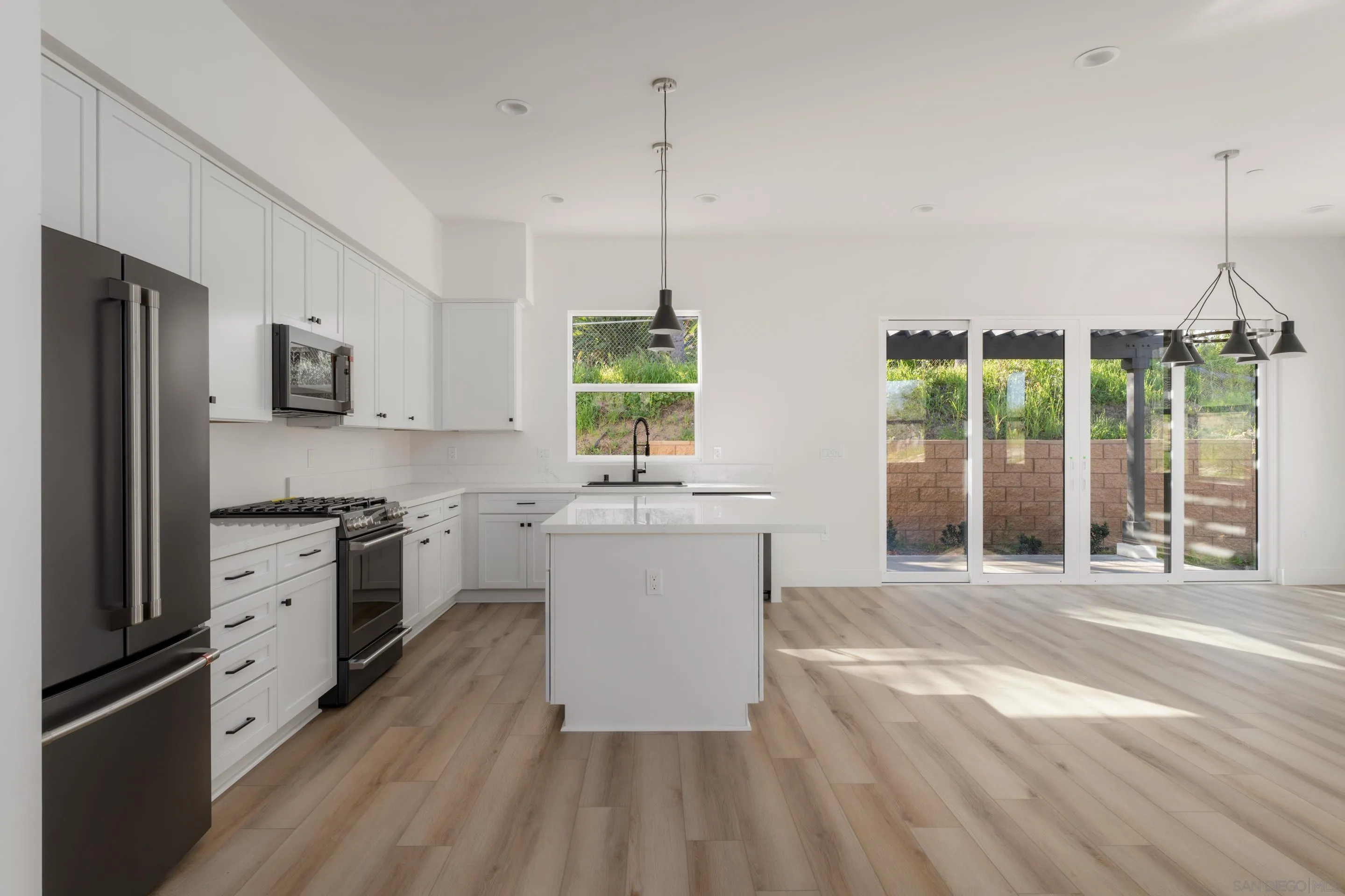 https://cdn.realtyfeed.com/cdn/127/260002982/c29fc8803f75a27c86f95963f8fc6579.webp
