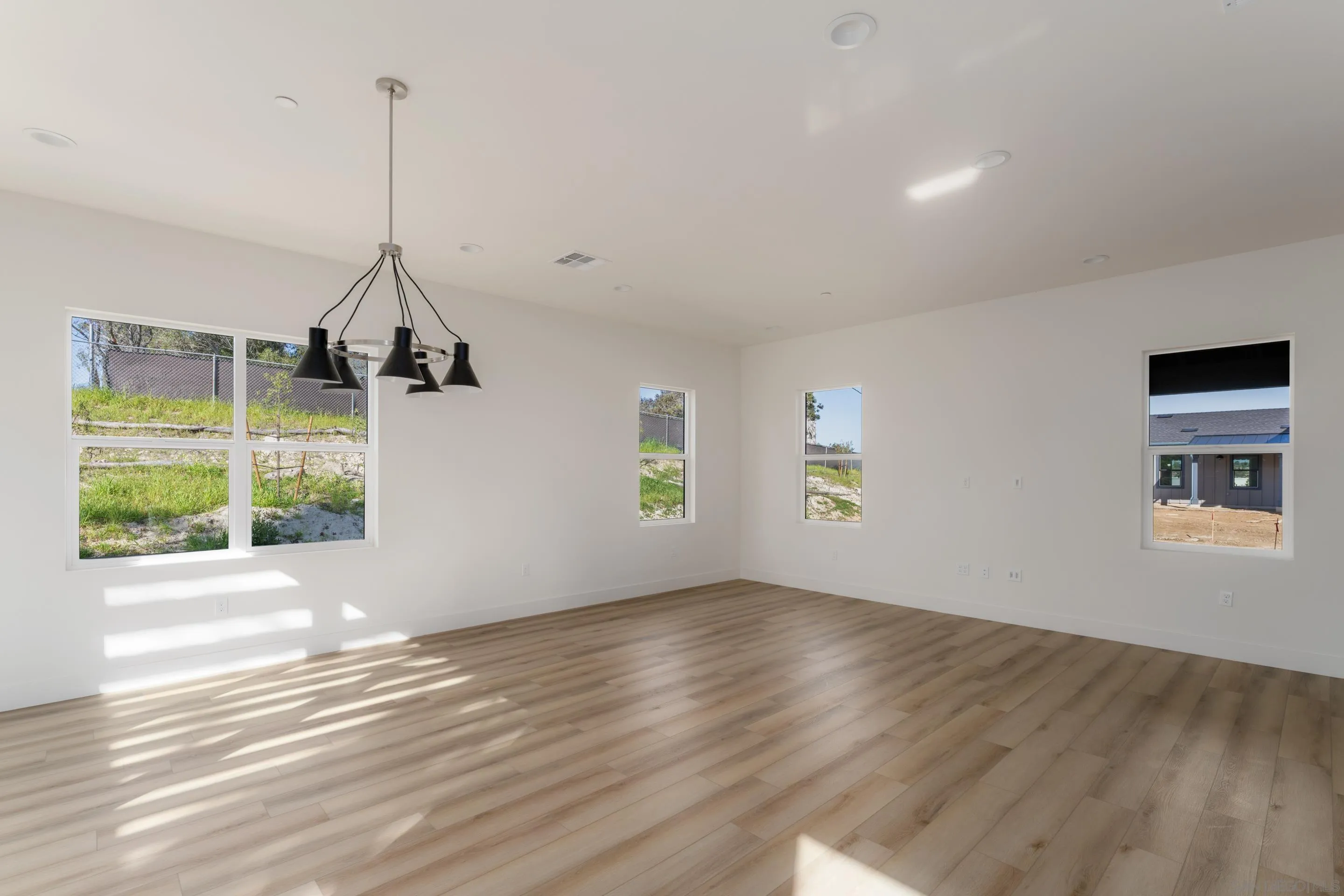 https://cdn.realtyfeed.com/cdn/127/260002982/cbec2b419363fcd81363d23a1ed21e23.webp