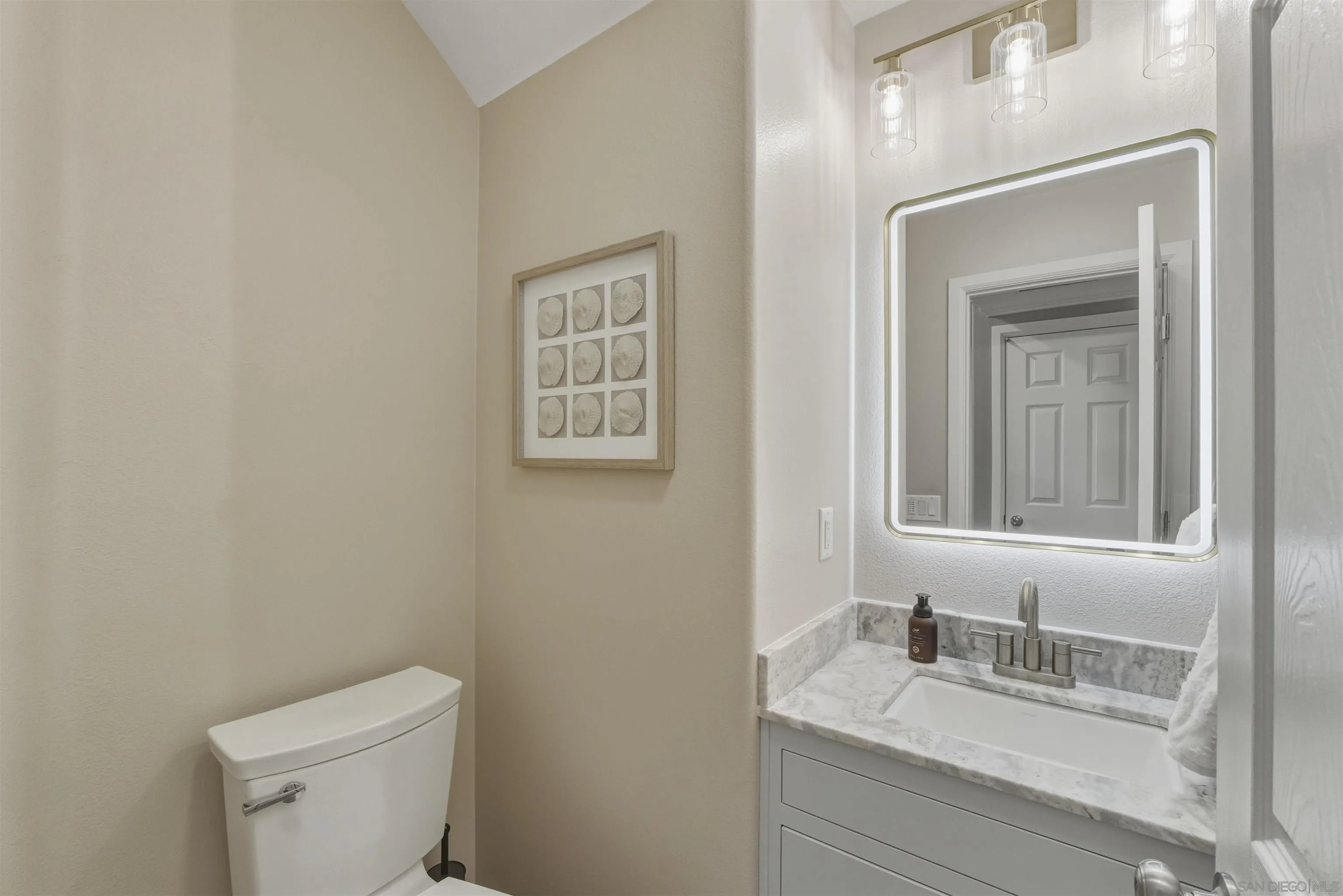 https://cdn.realtyfeed.com/cdn/127/260002987/0b61f4582069d47366e319e410185df0.webp