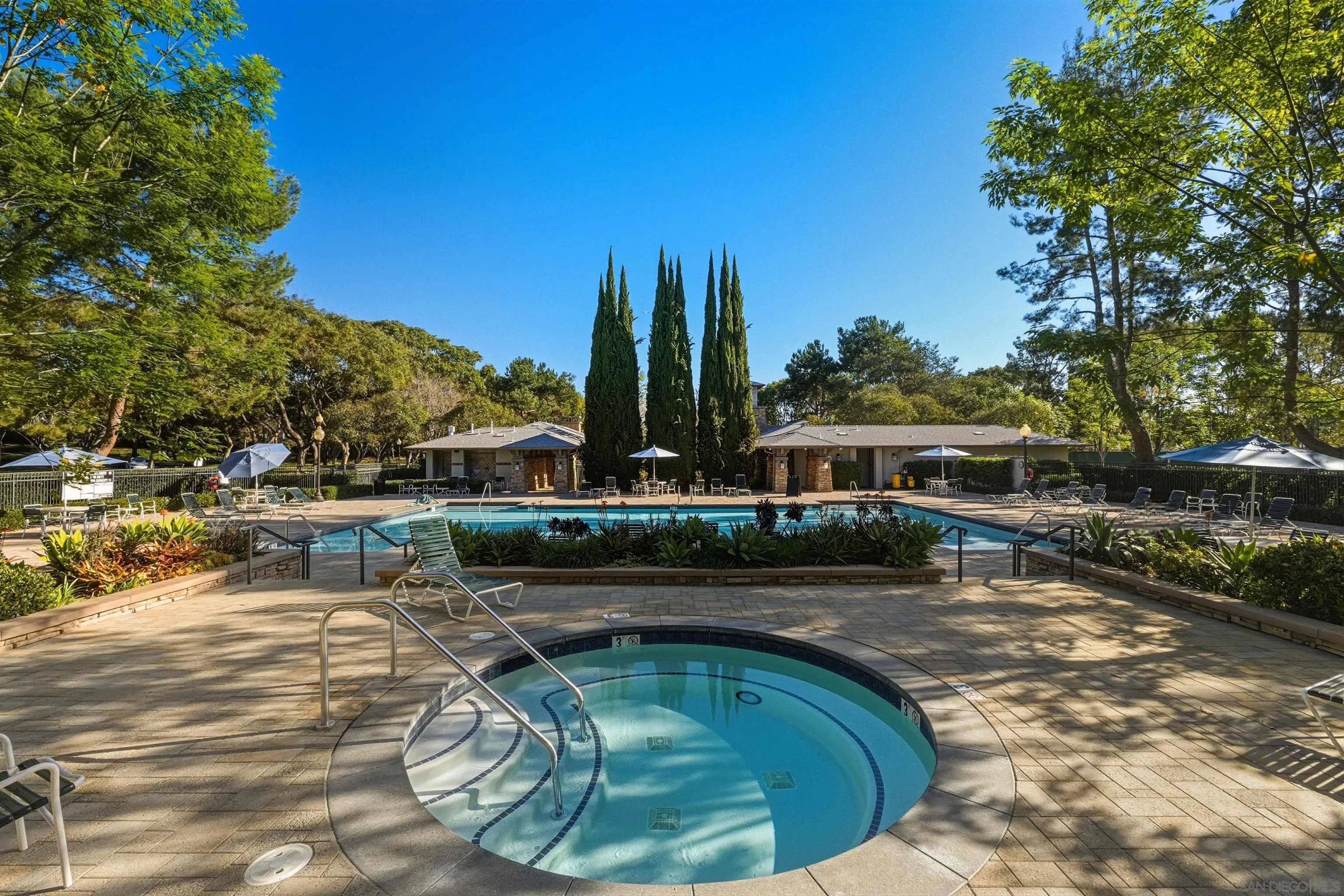 https://cdn.realtyfeed.com/cdn/127/260002987/1285f8e4048f98344113eac80f58471e.webp