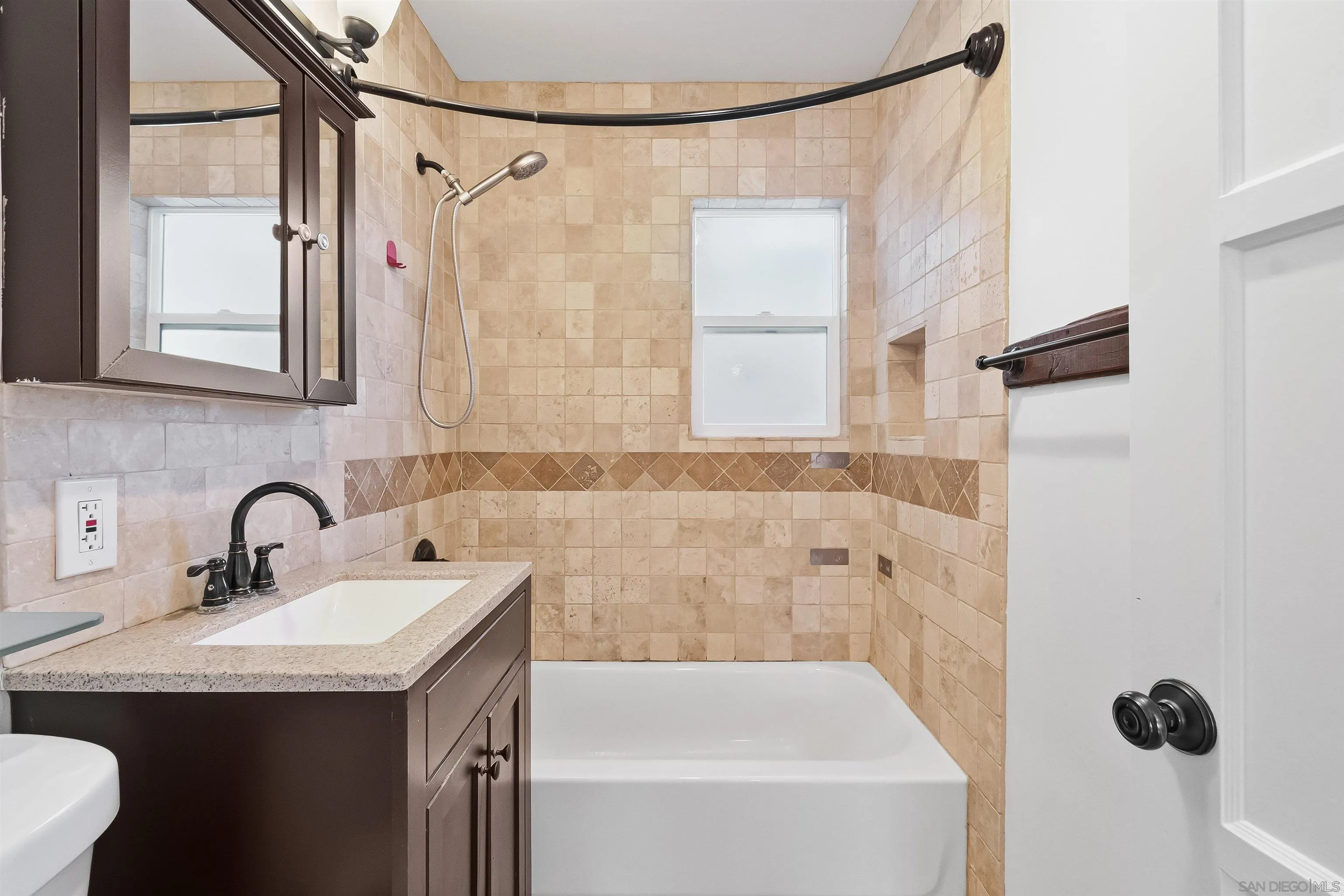 https://cdn.realtyfeed.com/cdn/127/260002990/2c0a988688a57ec11e2253101456c485.webp