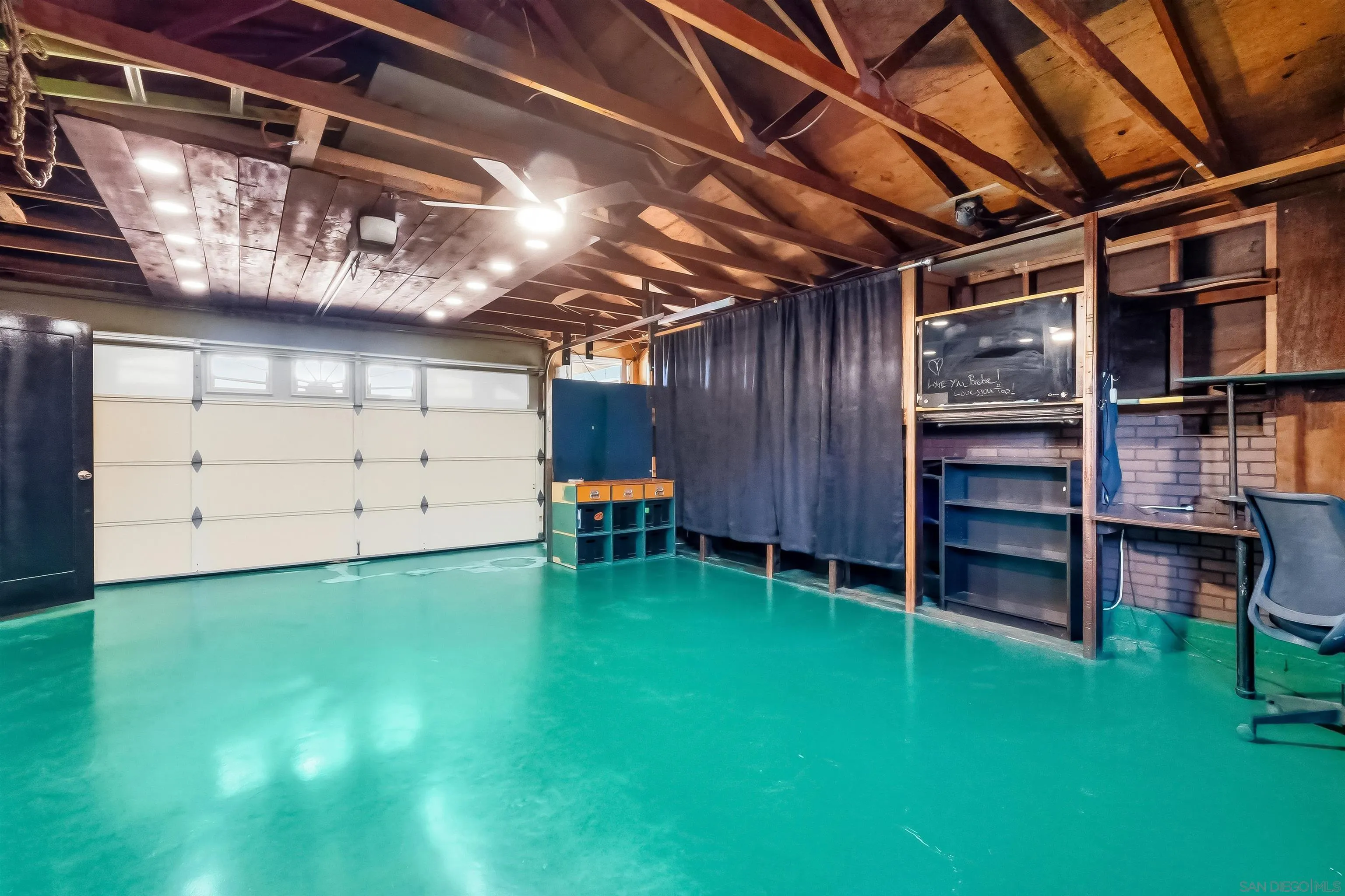 https://cdn.realtyfeed.com/cdn/127/260002990/b6db238c1887f270081d12d7d57fb857.webp