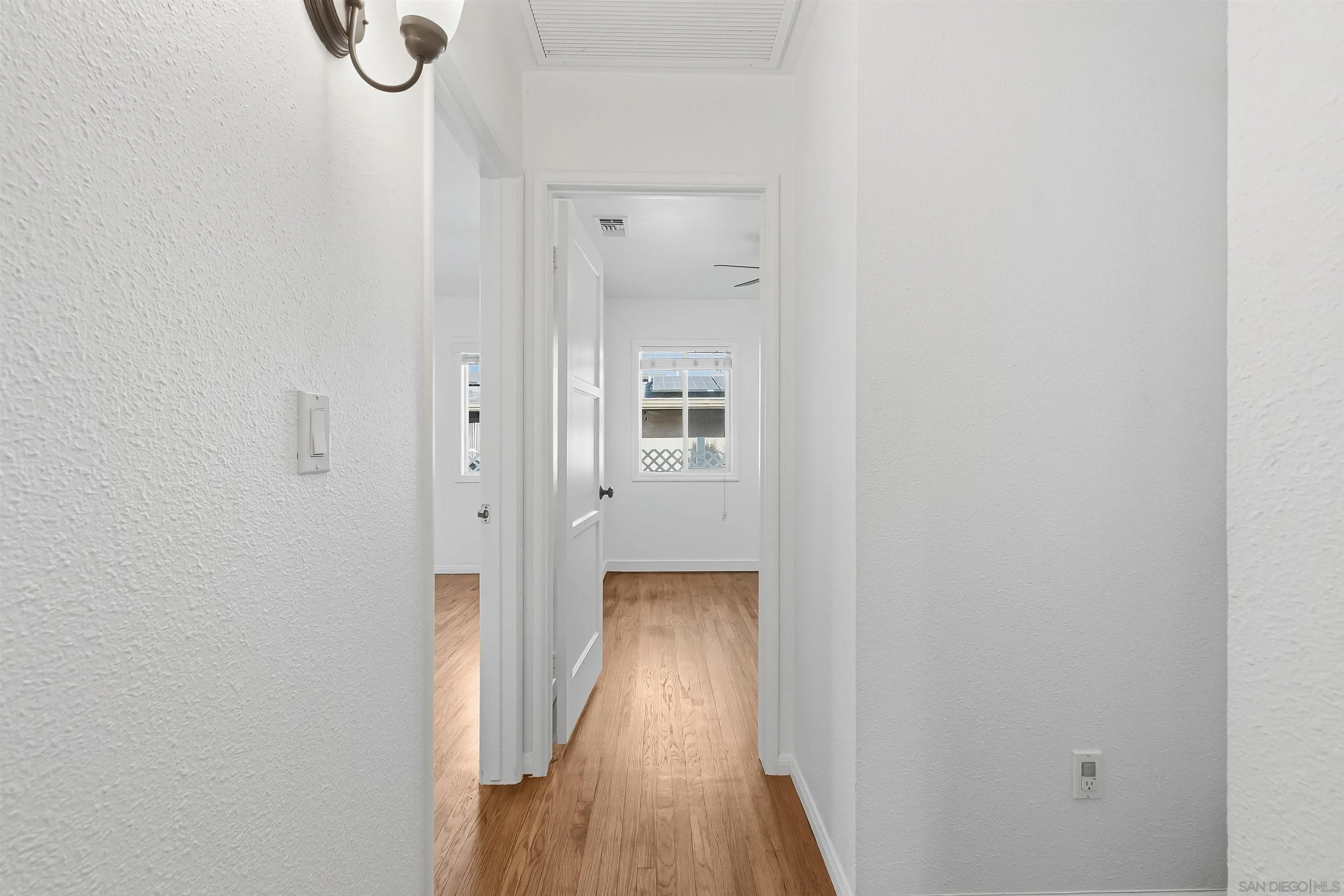https://cdn.realtyfeed.com/cdn/127/260002990/db8b1c55792b158ff998cd174212617a.webp