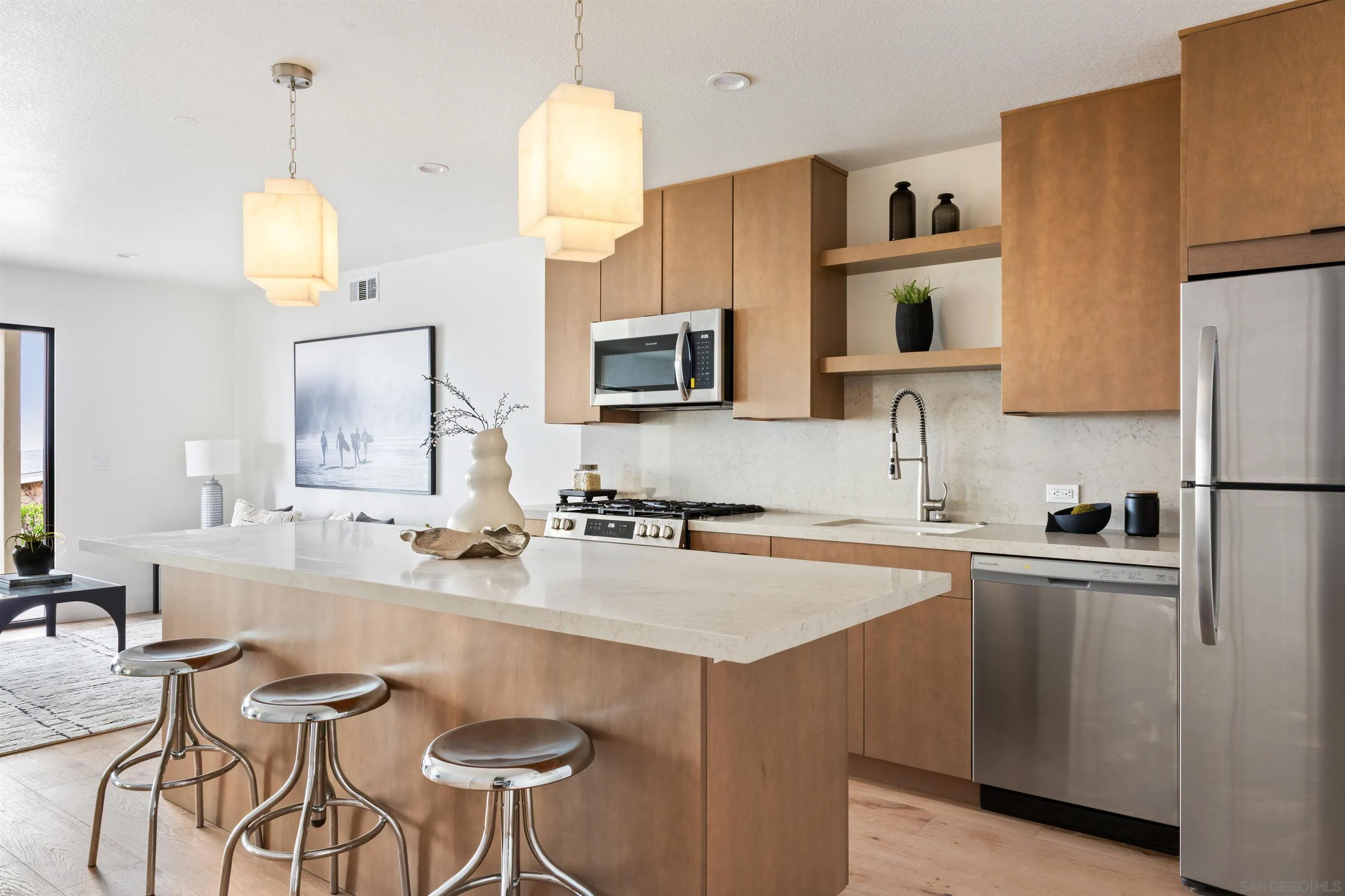https://cdn.realtyfeed.com/cdn/127/260002993/561d55fd8b3766b9829a8f54a98a4d84.webp