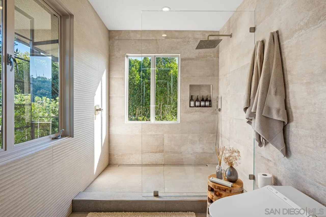 https://cdn.realtyfeed.com/cdn/127/260002994/c5cb6425bb901902921d84c6cf301b42.webp